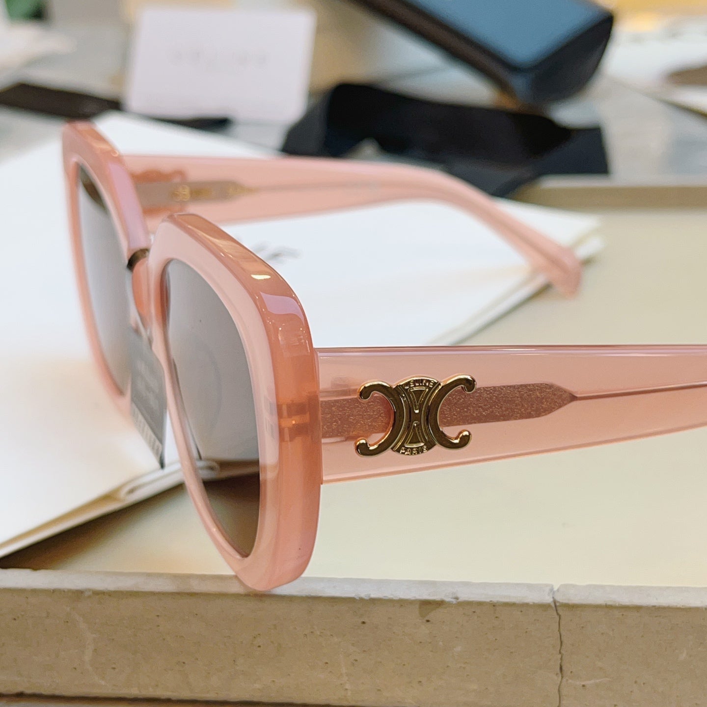 Celine CL40226U Fashion Red Lens Sunglasses for Men & Women - 382538 - detail image 4