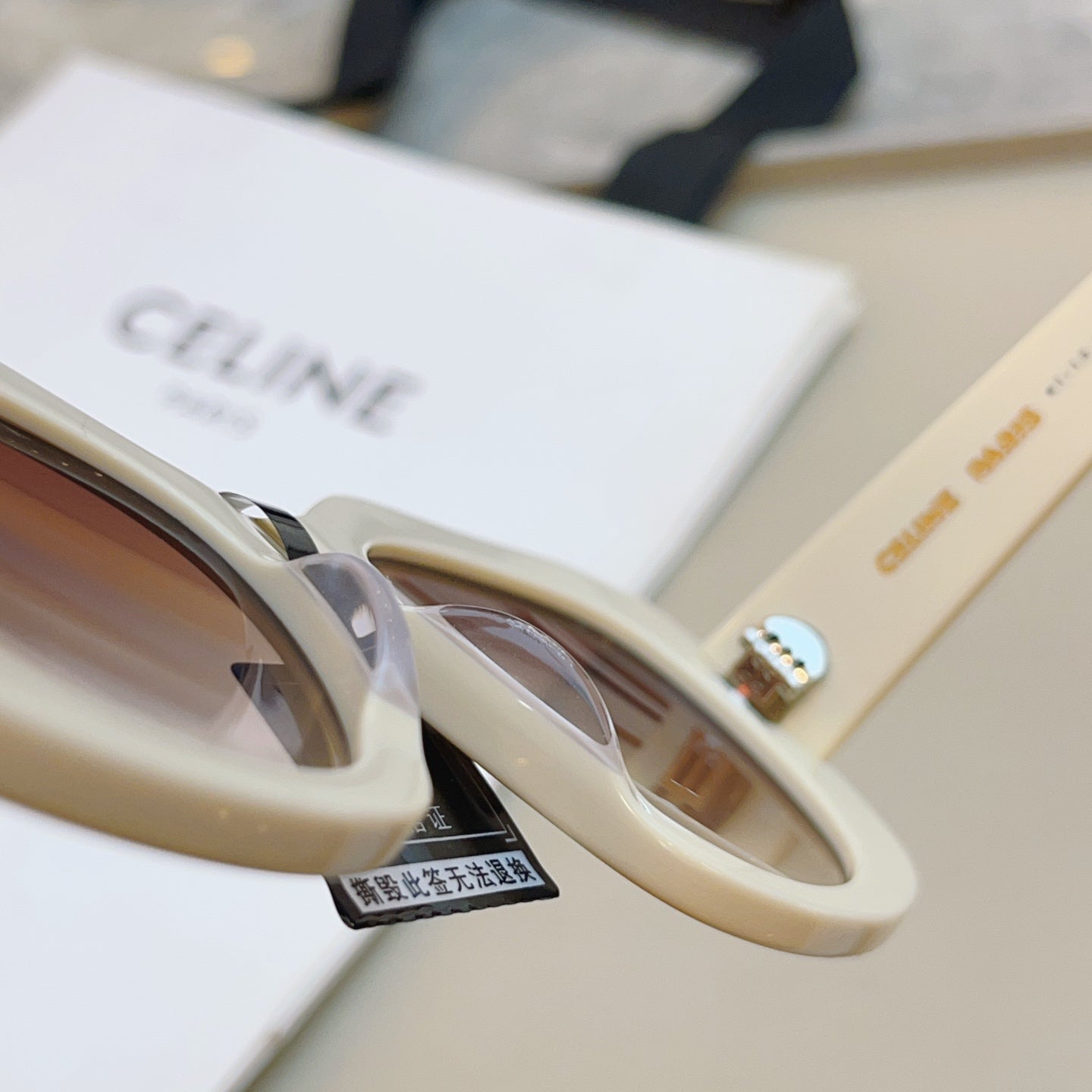 Celine CL40226U Fashion Red Lens Sunglasses for Men & Women - detail image 8