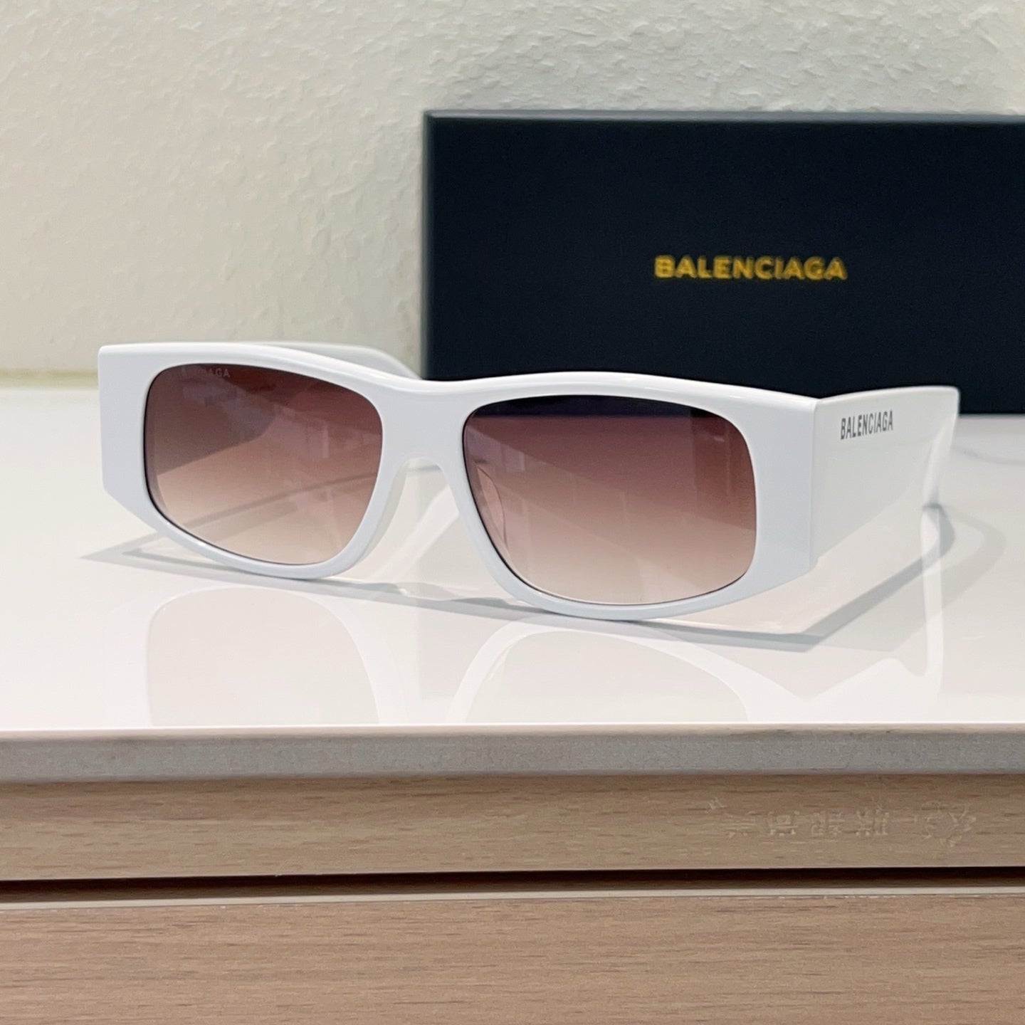 Balenciaga BB0100 Fashion Gray Lens Sunglasses for Men & Women - detail image 7