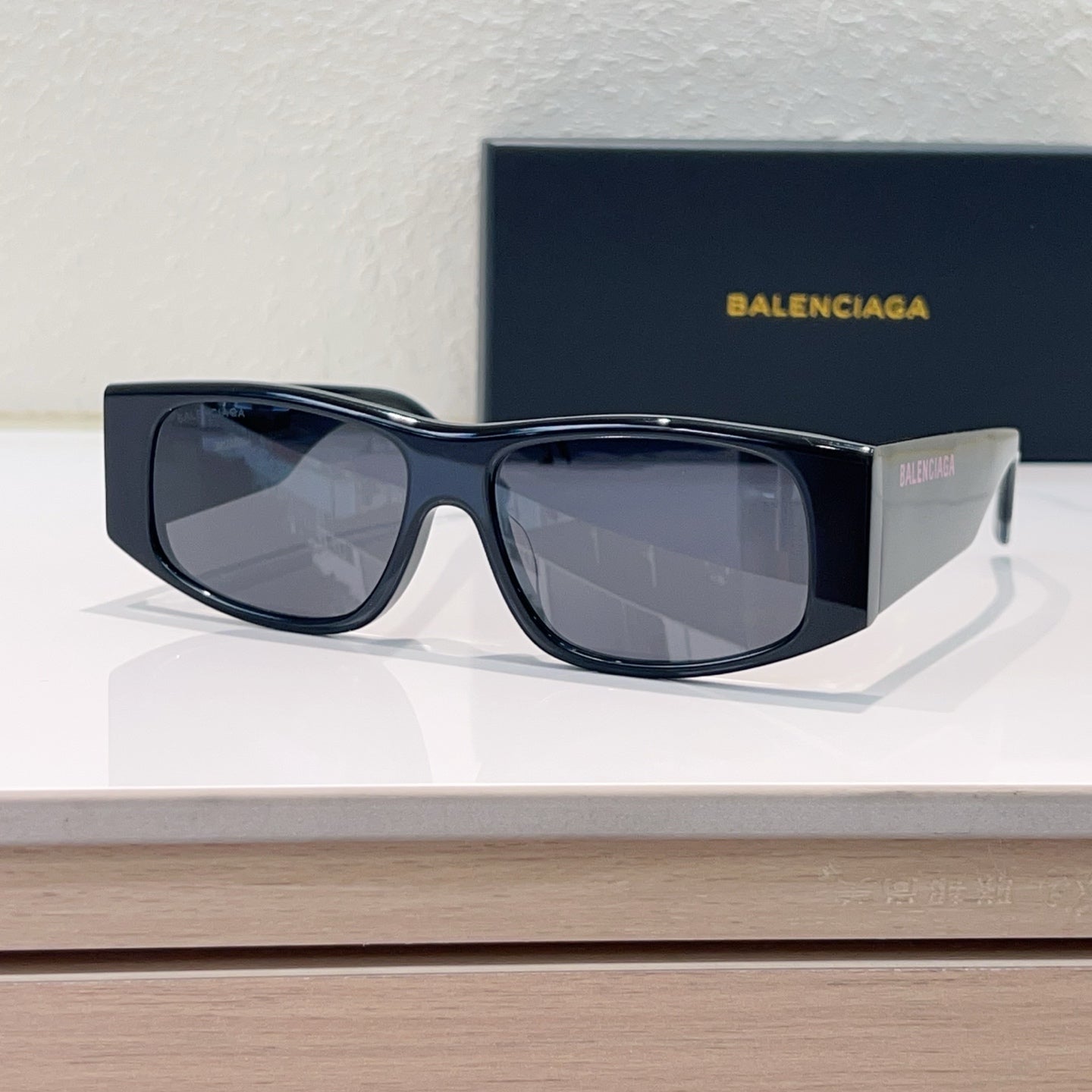 Balenciaga BB0100 Fashion Gray Lens Sunglasses for Men & Women - detail image 3