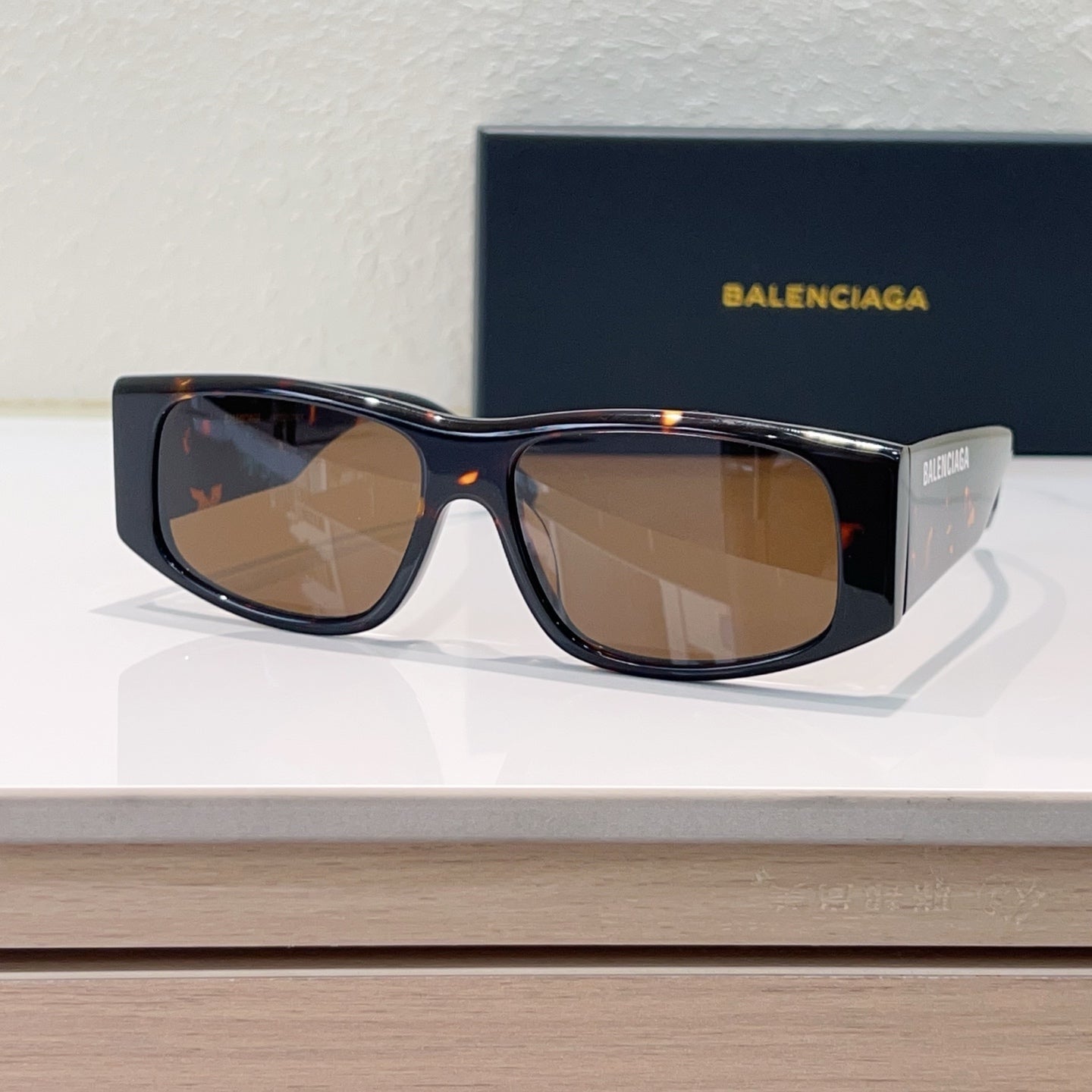 Balenciaga BB0100 Fashion Gray Lens Sunglasses for Men & Women - detail image 9