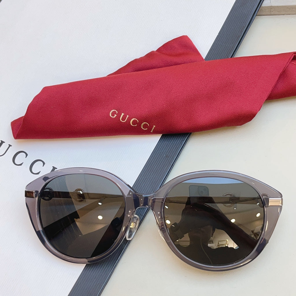 Gucci GG2056SA Fashion Black Lens Sunglasses for Men & Women - detail image 3