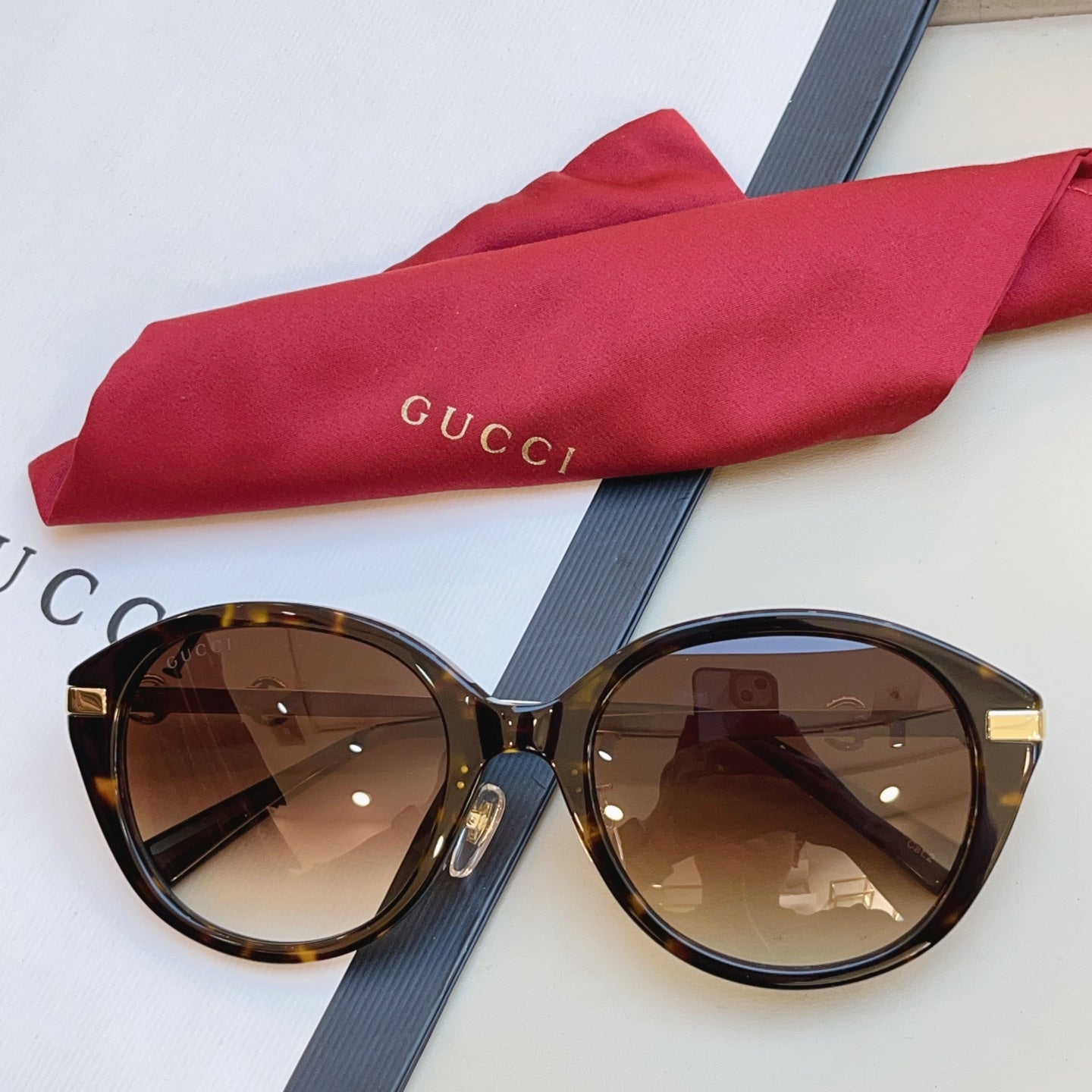 Gucci GG2056SA Fashion Black Lens Sunglasses for Men & Women - detail image 4
