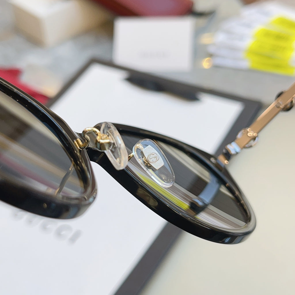 Gucci GG2056SA Fashion Black Lens Sunglasses for Men & Women - detail image 8