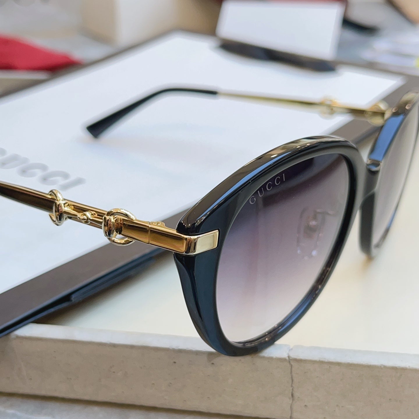 Gucci GG2056SA Fashion Gray Lens Sunglasses for Men & Women - detail image 6