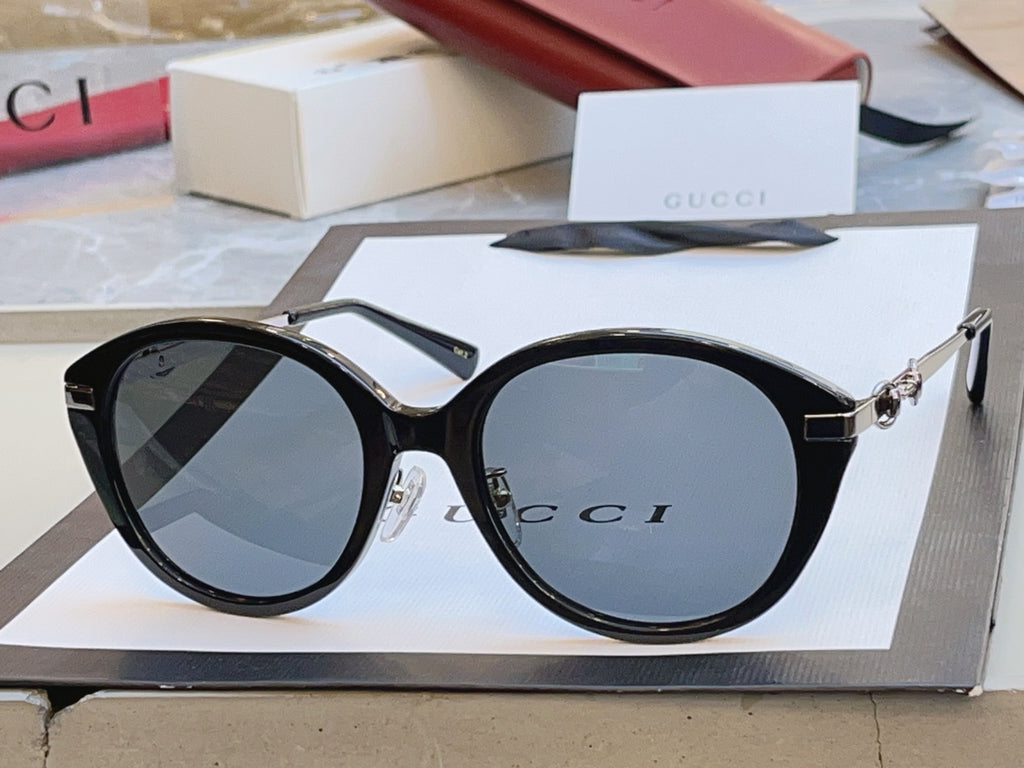 Gucci GG2056SA Fashion Gray Lens Sunglasses for Men & Women - detail image 5