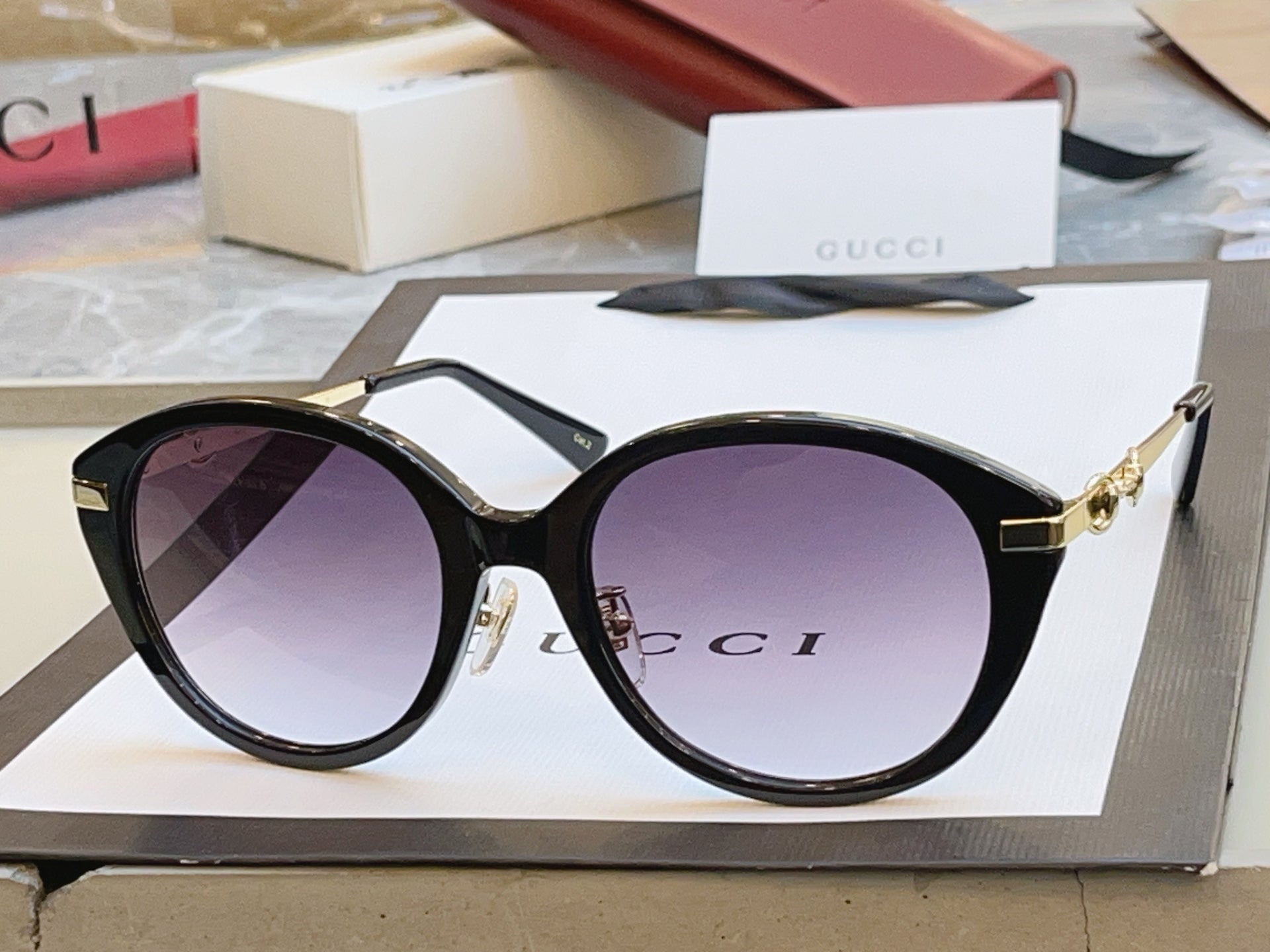 Gucci GG2056SA Fashion Gray Lens Sunglasses for Men & Women - detail image 4