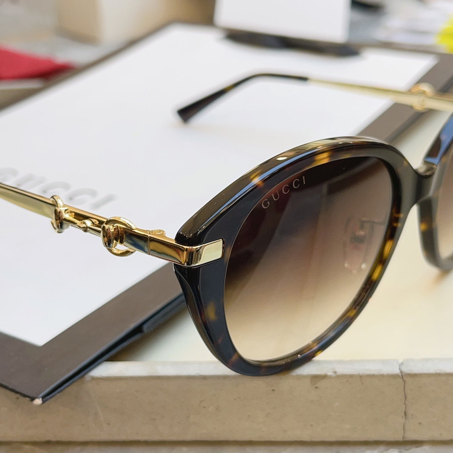 Gucci GG2056SA Fashion Brown Lens Sunglasses for Men & Women - detail image 6