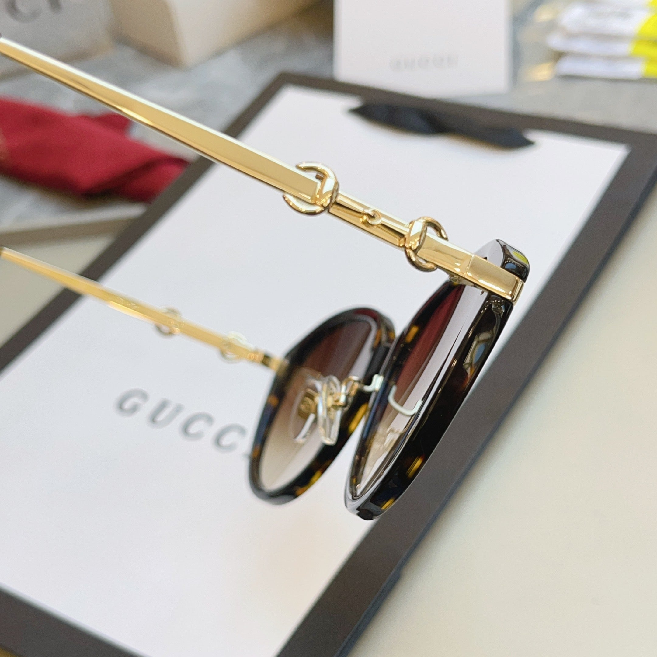 Gucci GG2056SA Fashion Brown Lens Sunglasses for Men & Women - detail image 7