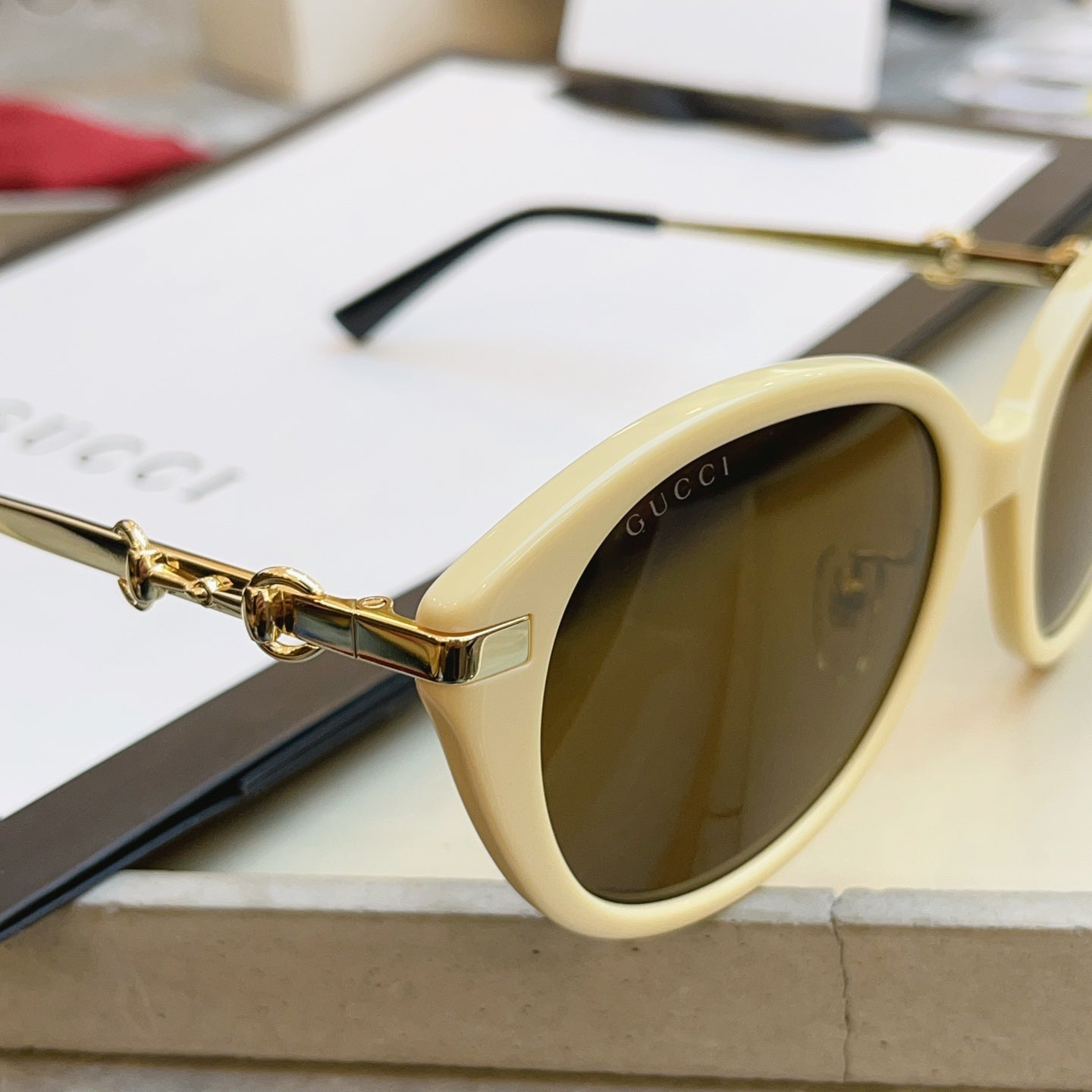 Gucci GG2056SA Fashion Black Lens Sunglasses for Men & Women - 464926 - detail image 4