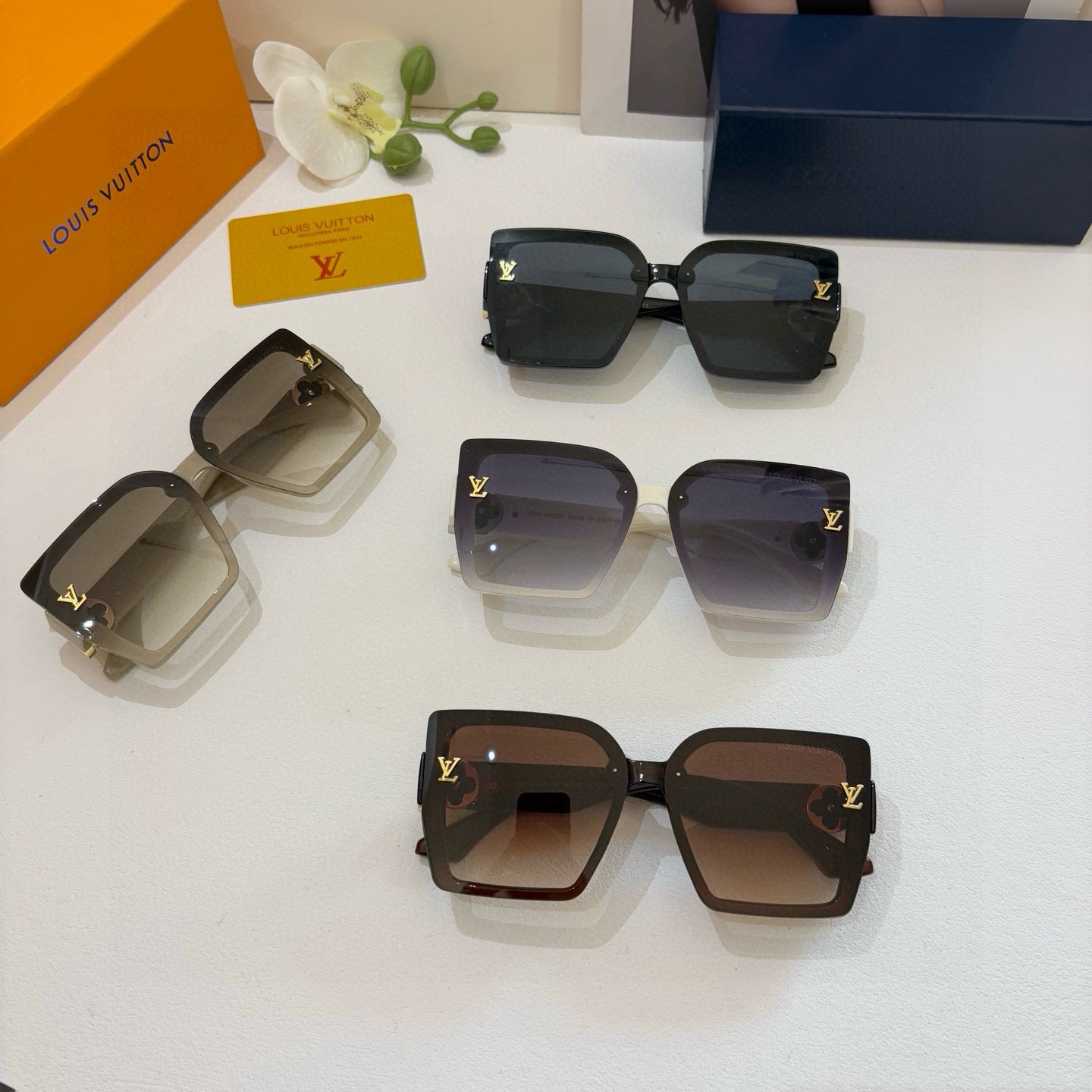 Louis Vuitton Oversized Black Lens Sunglasses for Men & Women - 493141 - detail image 2