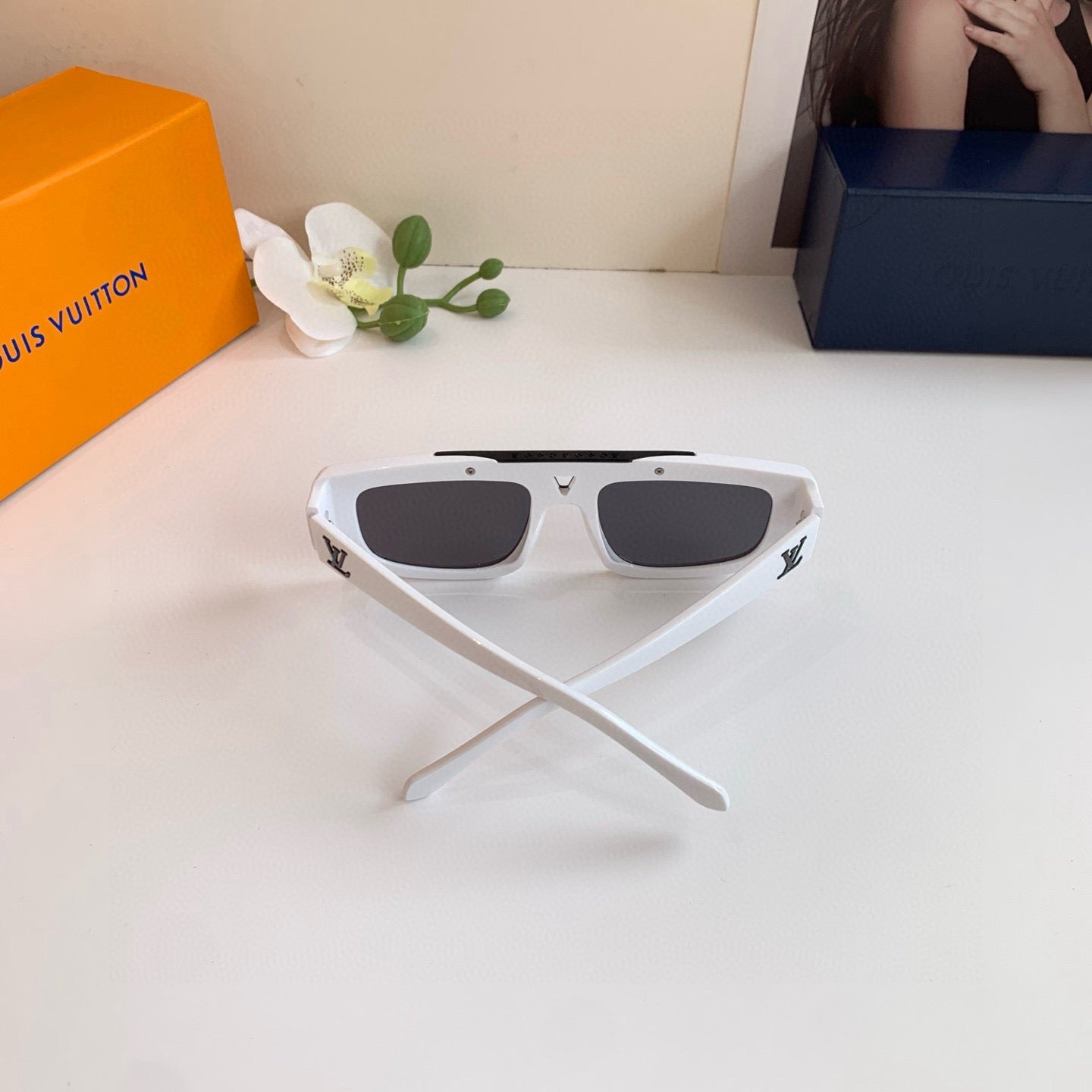 Louis Vuitton Square Silver Lens Sunglasses for Men & Women - 486199 - detail image 3
