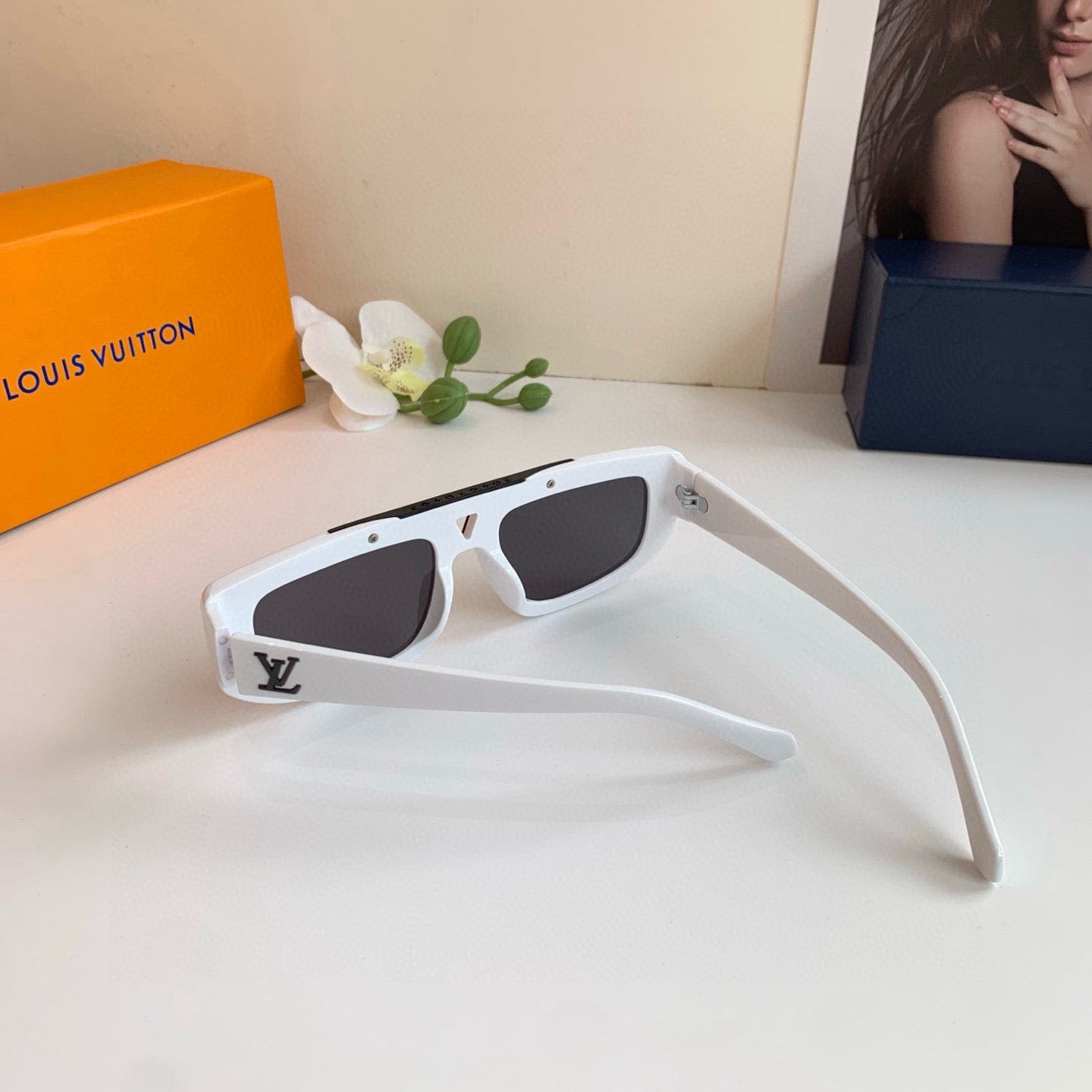 Louis Vuitton Square Silver Lens Sunglasses for Men & Women - 486199 - detail image 2