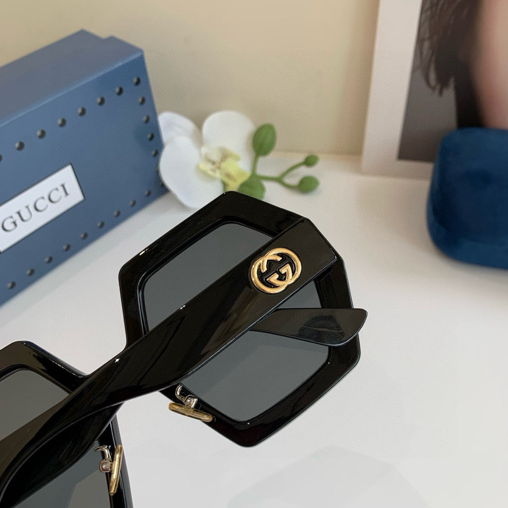 Gucci Polarized Fashion Black Lens Sunglasses for Men & Women - 486315