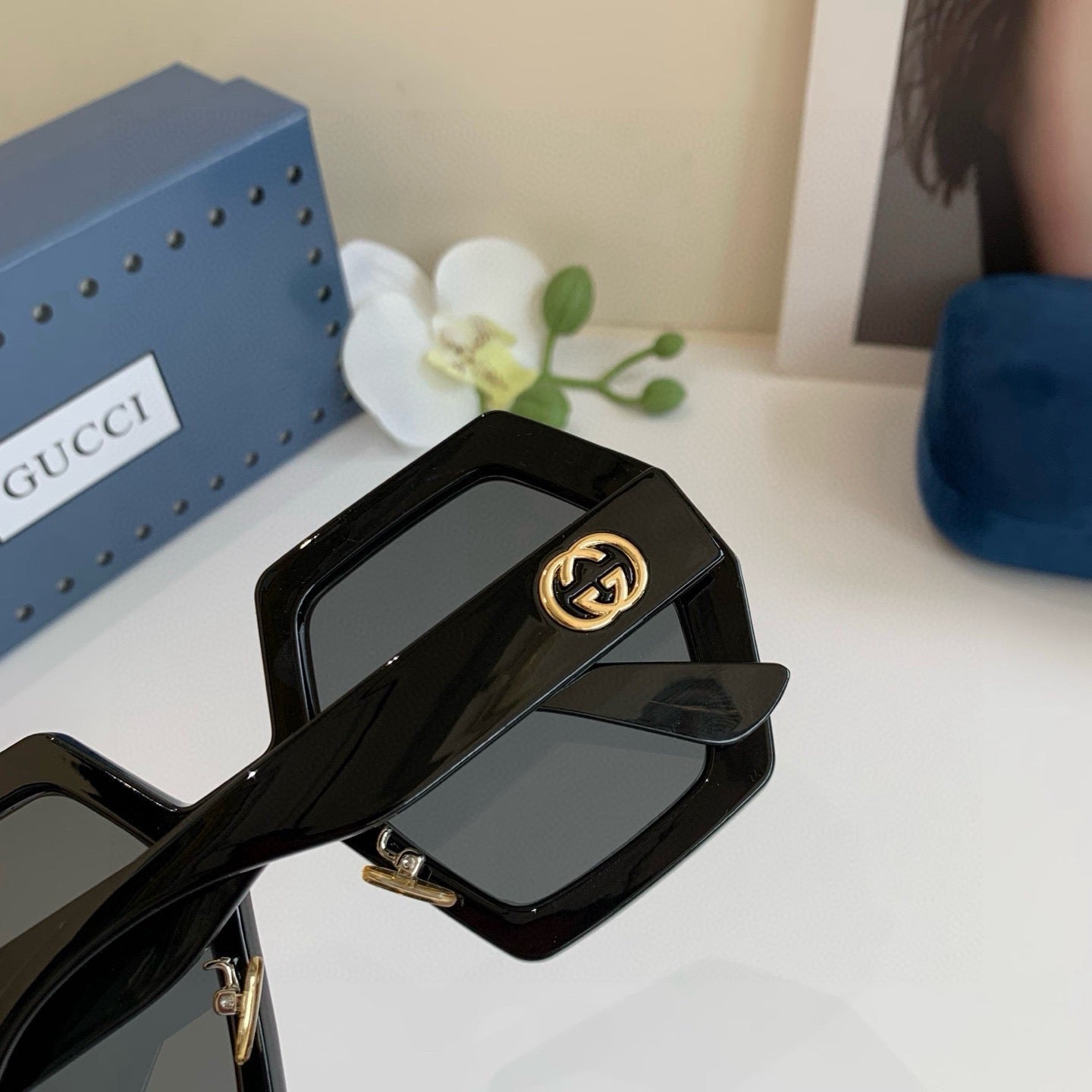Gucci Polarized Fashion Black Lens Sunglasses for Men & Women - 486315