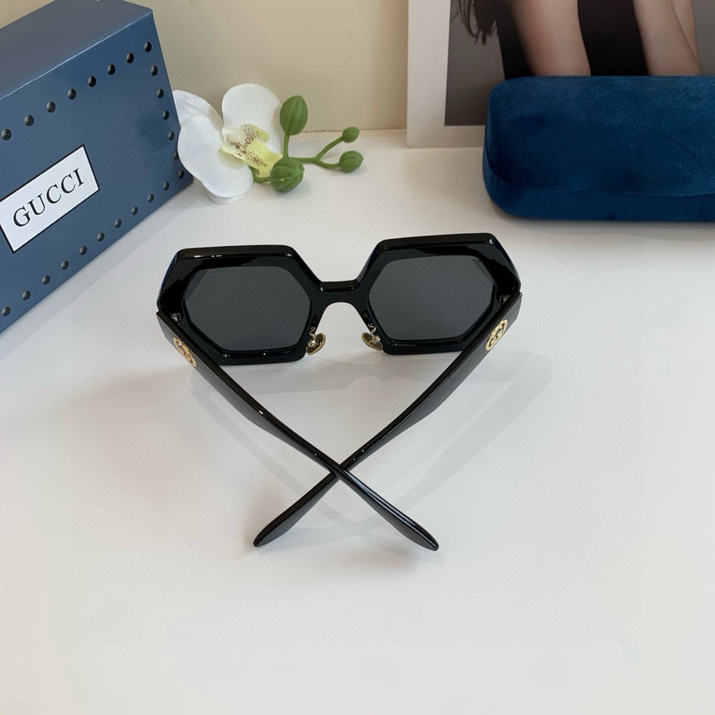 Gucci Polarized Fashion Black Lens Sunglasses for Men & Women - 486315 - detail image 2