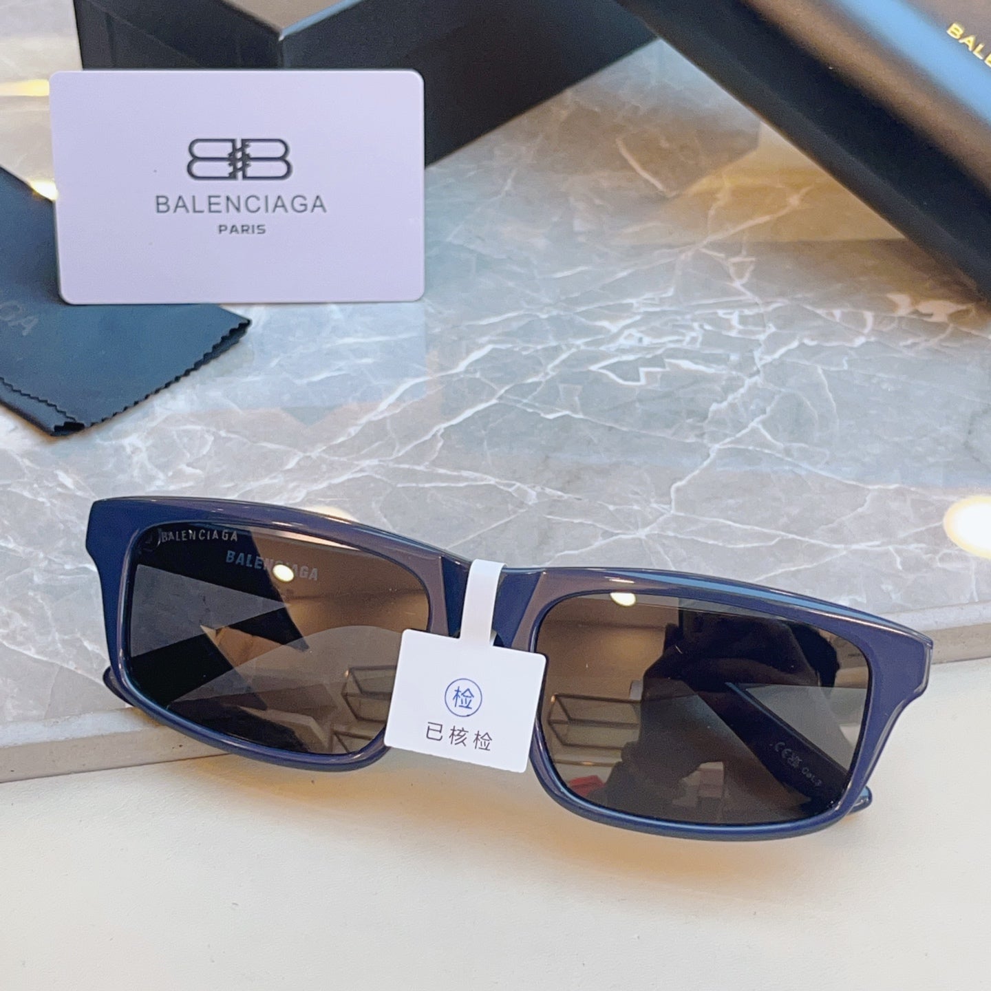 Balenciaga BB0424SK Fashion Black Lens Sunglasses for Men & Women - 416147 - detail image 3