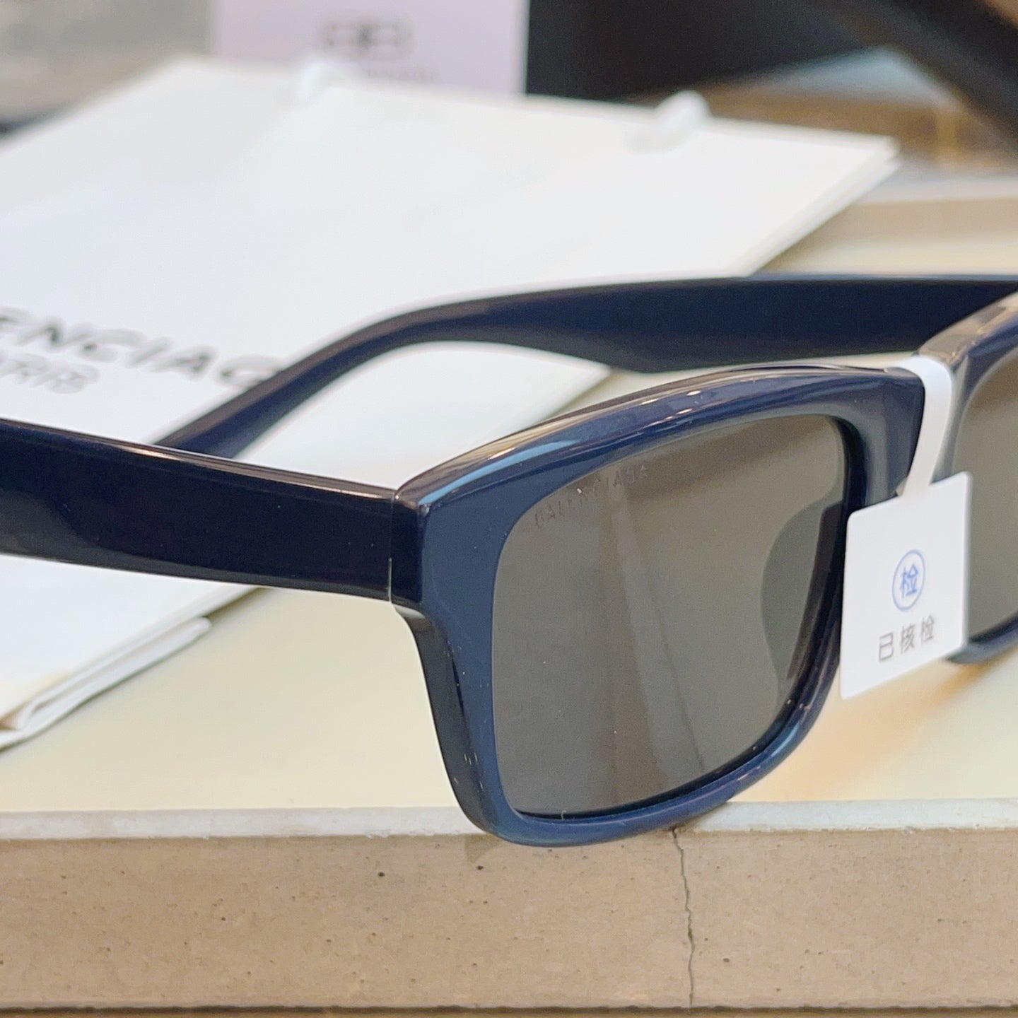 Balenciaga BB0424SK Fashion Black Lens Sunglasses for Men & Women - 416147 - detail image 8