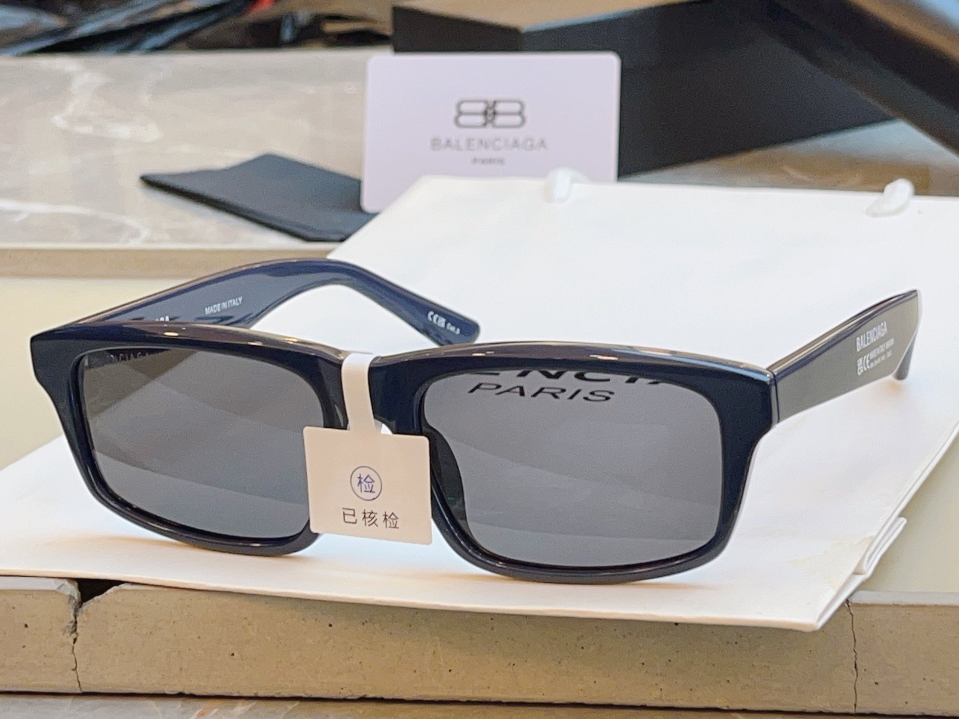 Balenciaga BB0424SK Fashion Black Lens Sunglasses for Men & Women - 416147 - detail image 2