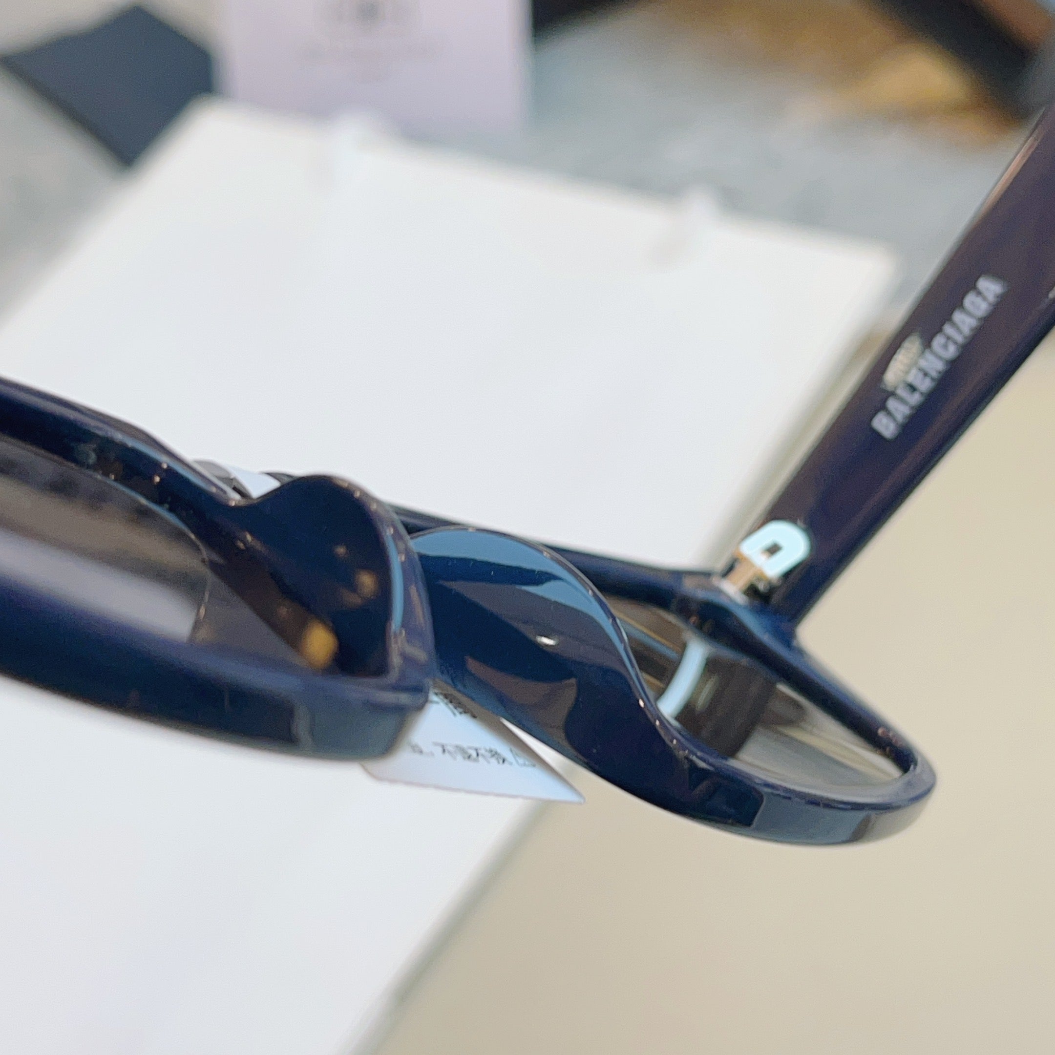 Balenciaga BB0424SK Fashion Black Lens Sunglasses for Men & Women - 416147 - detail image 5