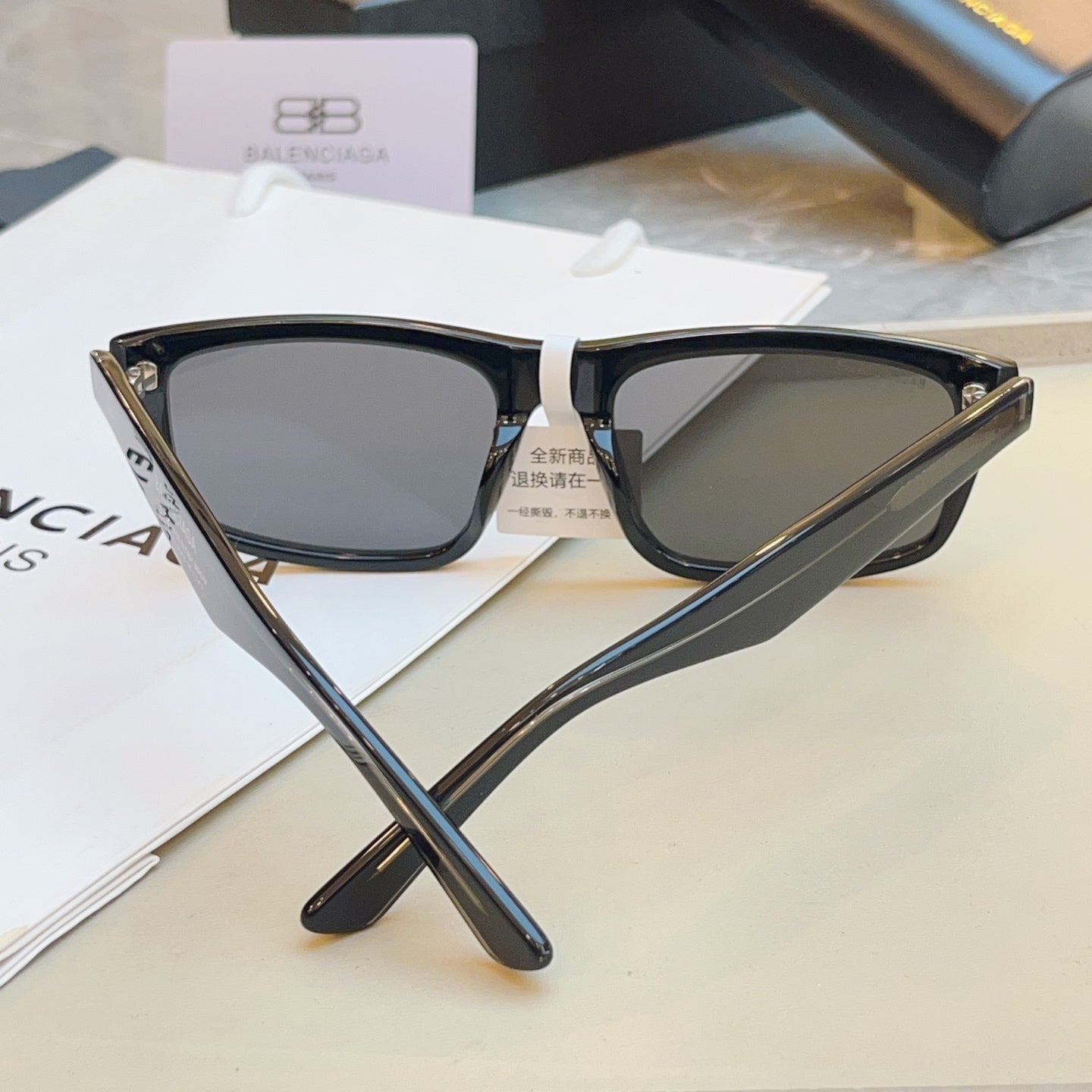 Balenciaga BB0424SK Fashion Black Lens Sunglasses for Men & Women - 416146 - detail image 6