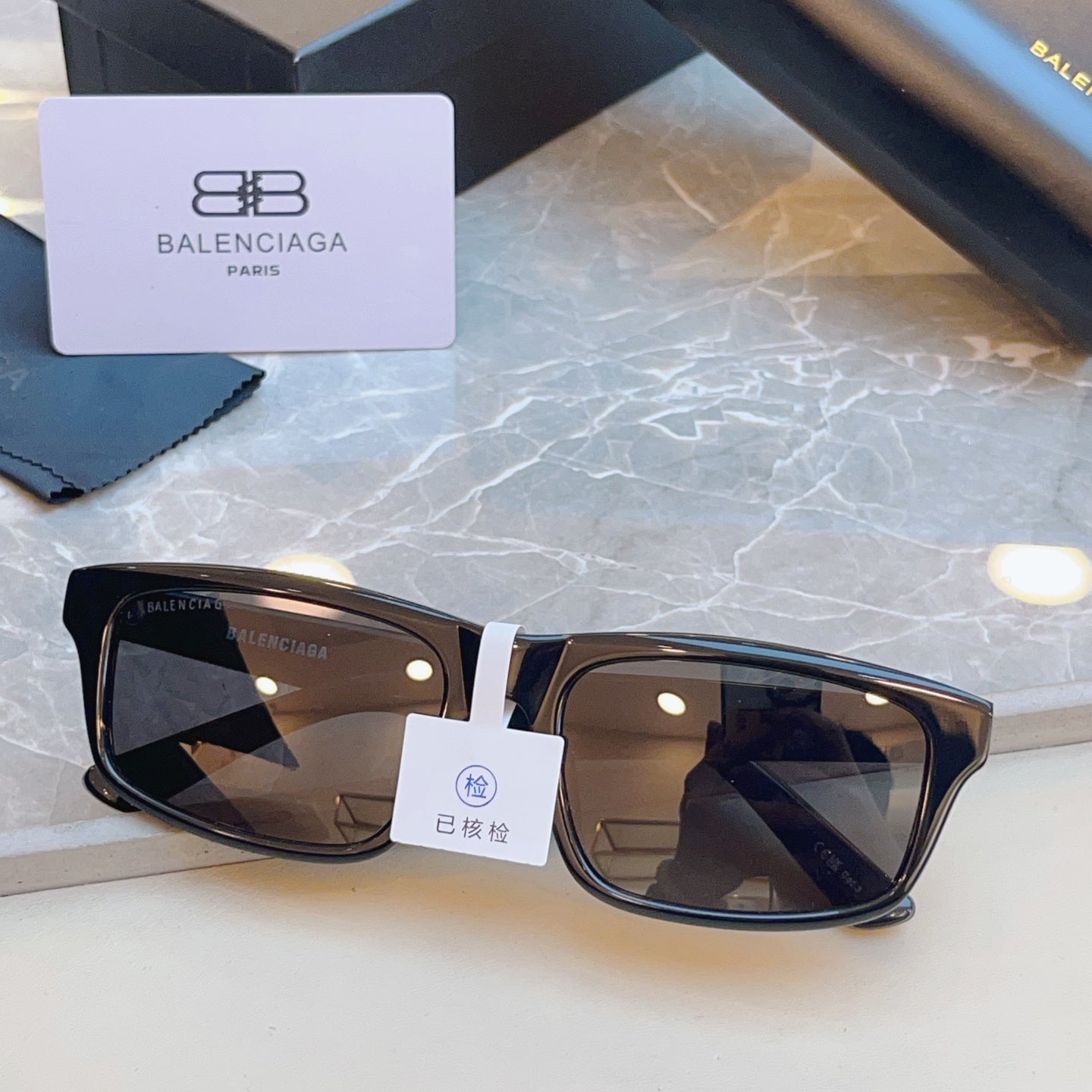 Balenciaga BB0424SK Fashion Black Lens Sunglasses for Men & Women - 416146 - detail image 3