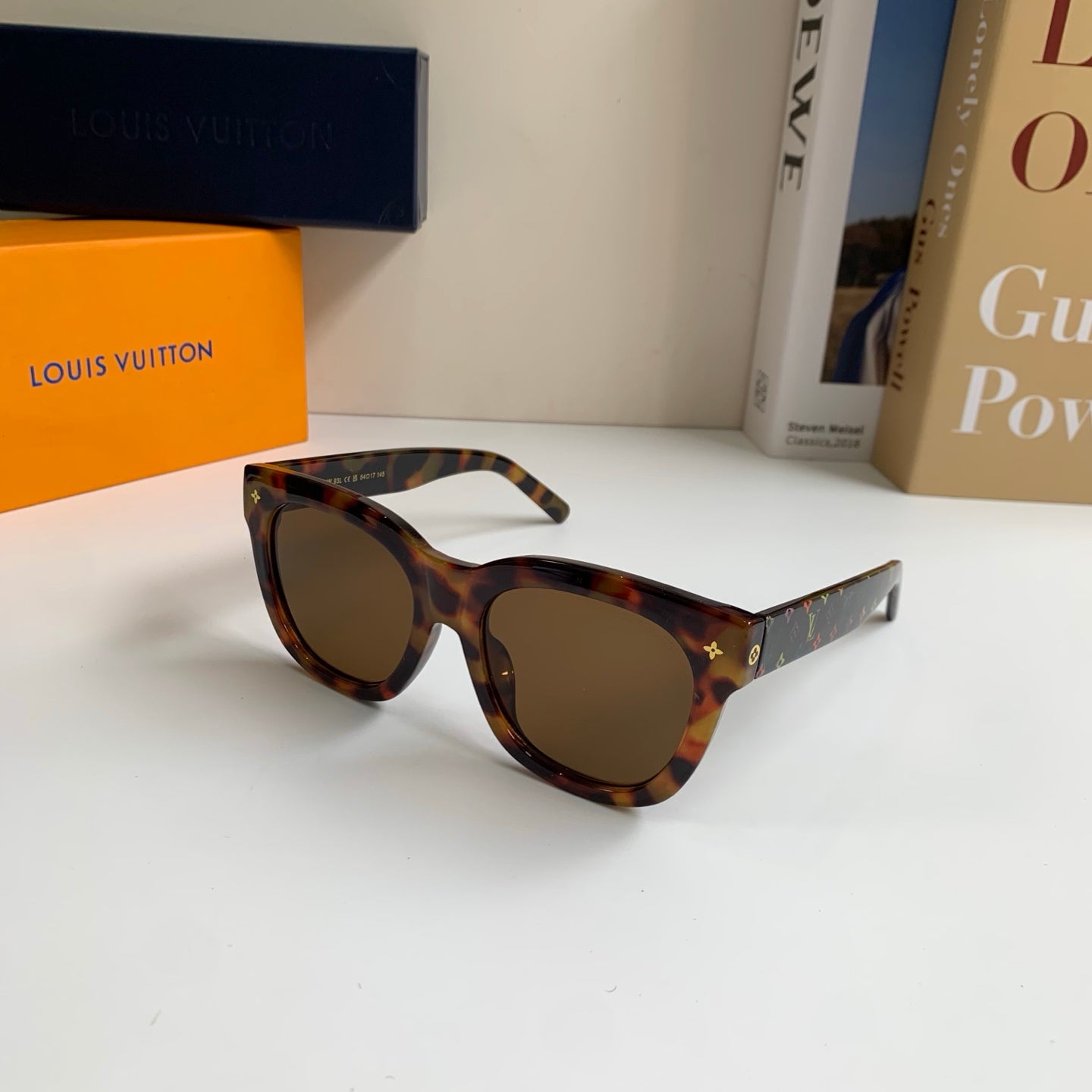 Louis Vuitton Square Black Lens Sunglasses for Men & Women - 486203 - detail image 2