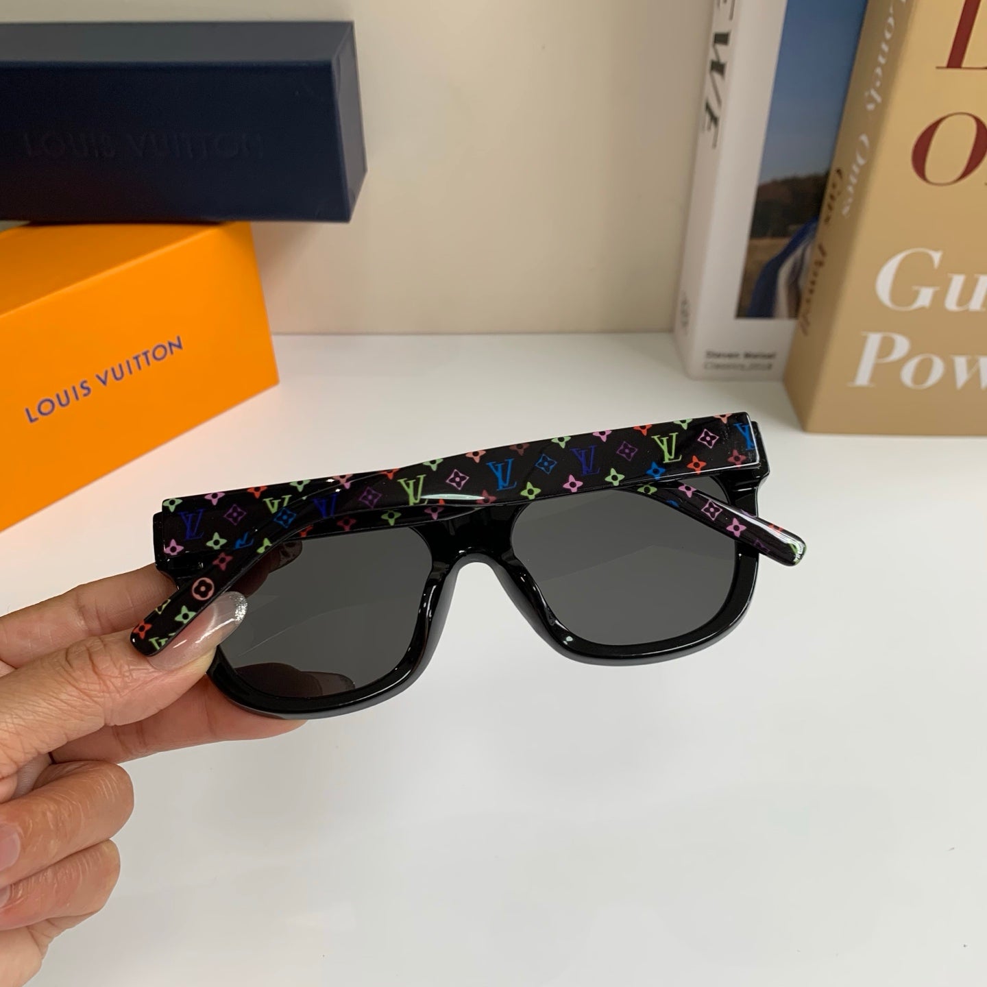 Louis Vuitton Square Black Lens Sunglasses for Men & Women - 486204 - detail image 8