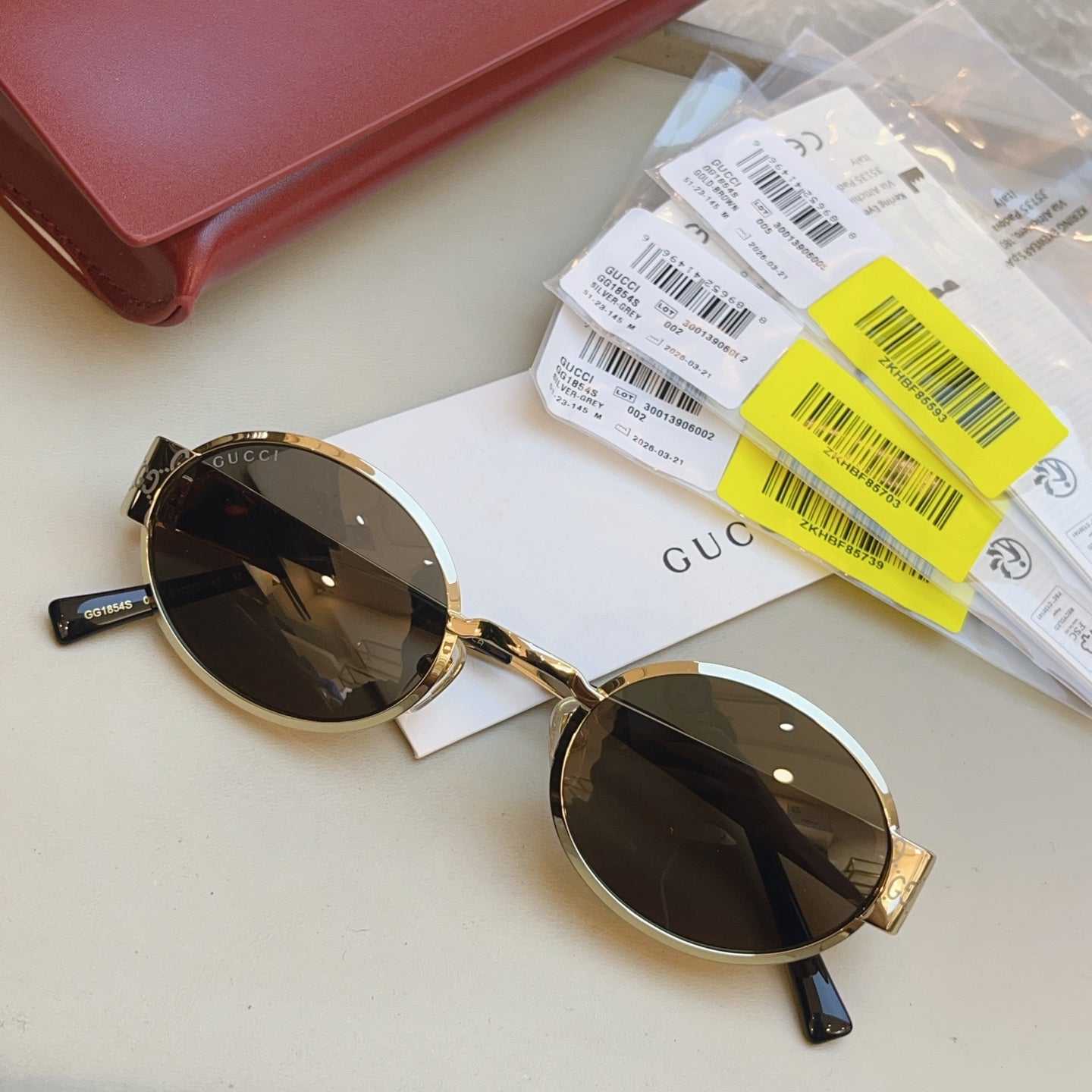 Gucci GG1854S Fashion Black Lens Sunglasses for Men & Women - detail image 3