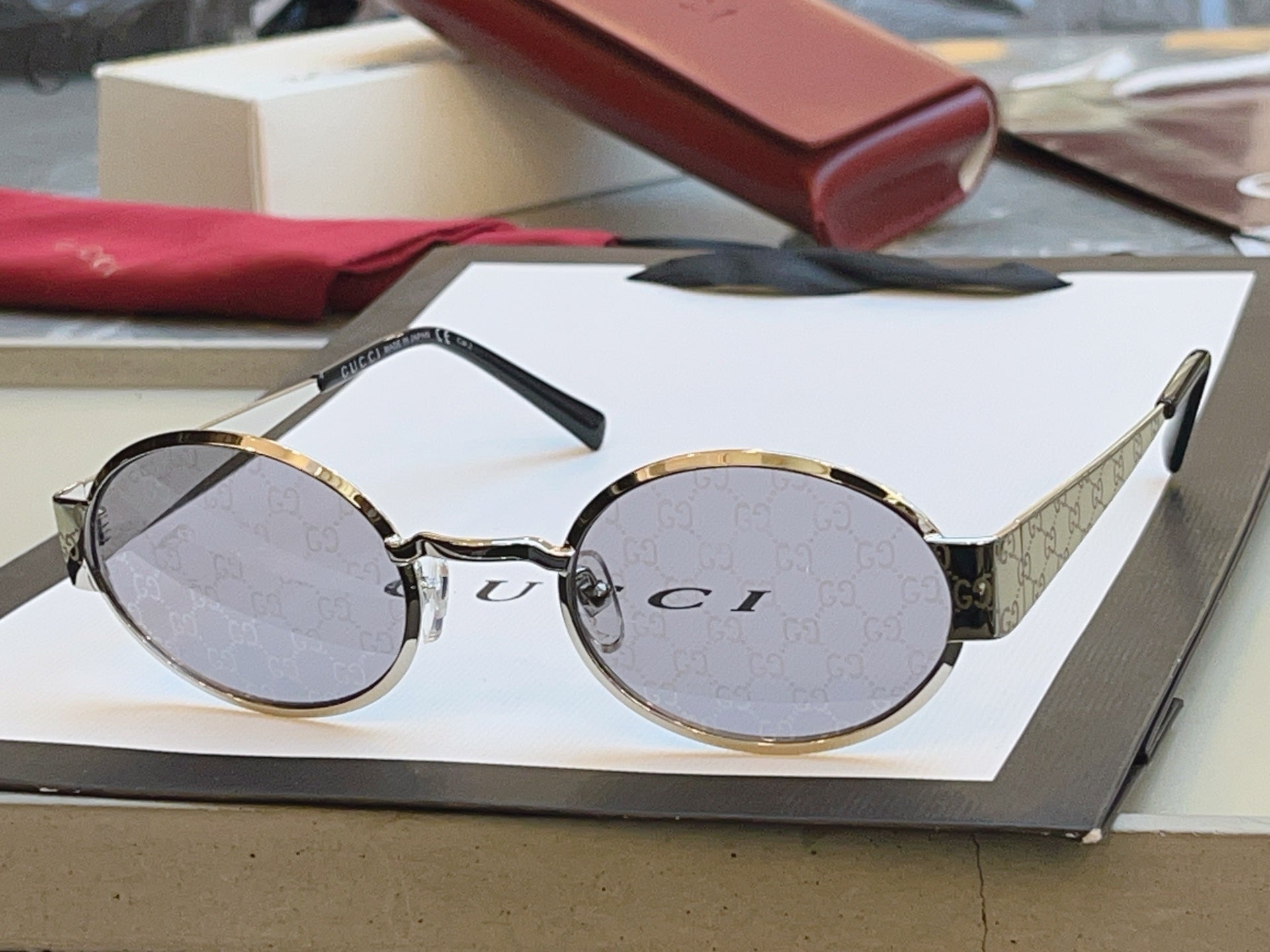 Gucci GG1854S Fashion Brown Lens Sunglasses for Men & Women - detail image 2