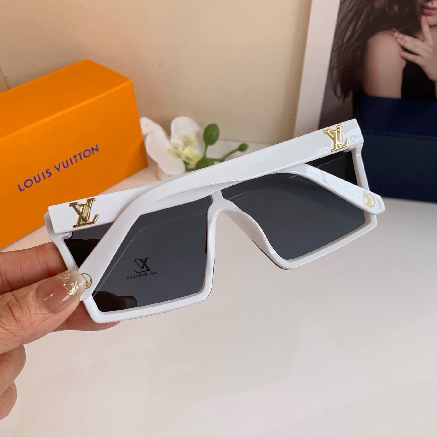 Louis Vuitton Square Black Lens Sunglasses for Men & Women - 431104 - detail image 3