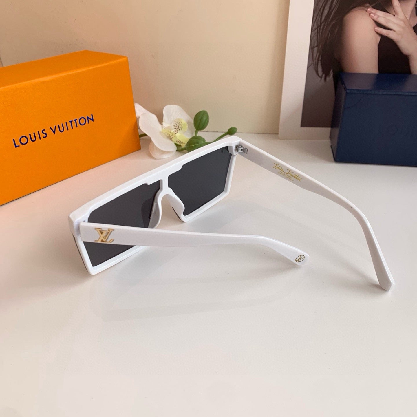 Louis Vuitton Square Black Lens Sunglasses for Men & Women - 431104 - detail image 2