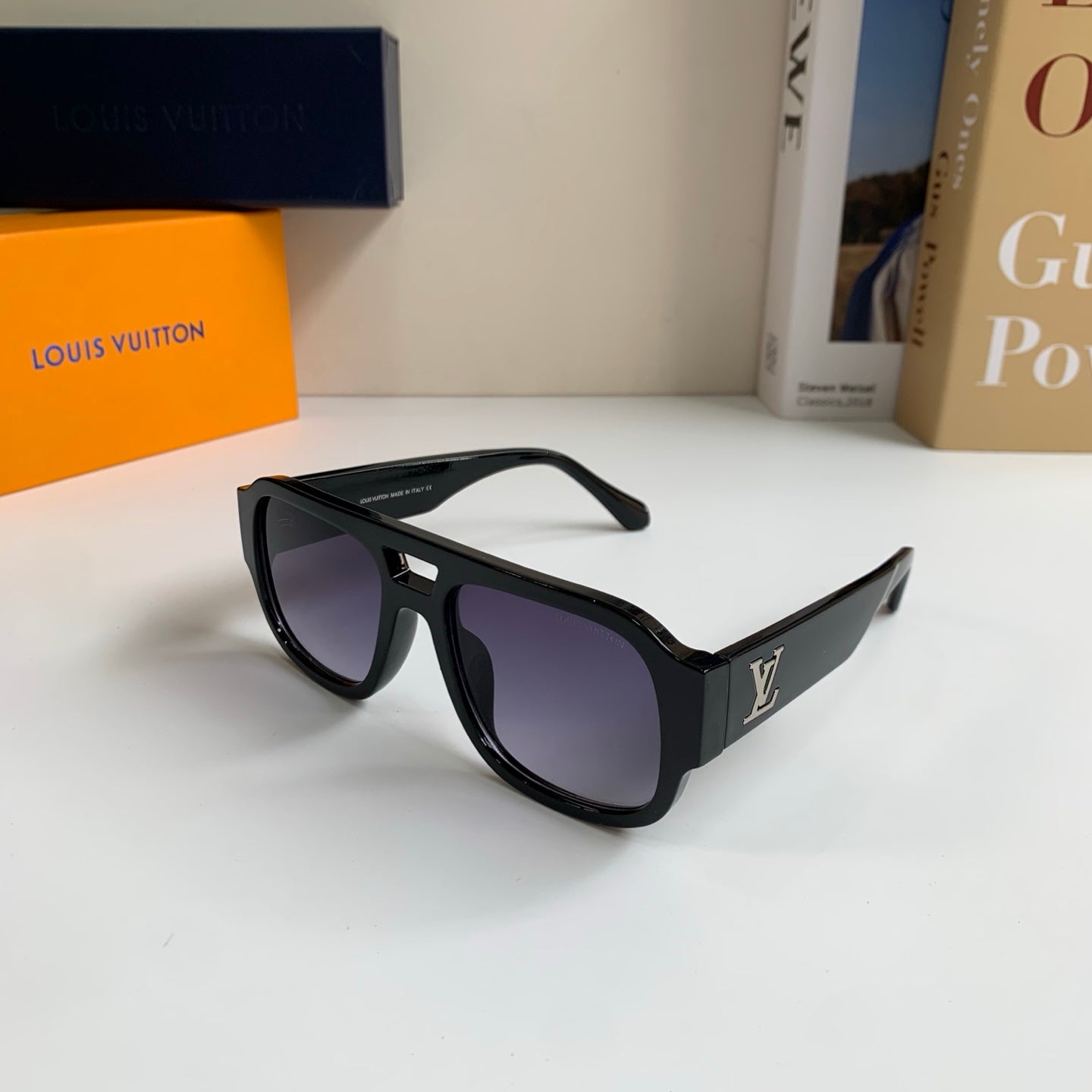 Louis Vuitton Square Black Lens Sunglasses for Men & Women - 431107 - detail image 2