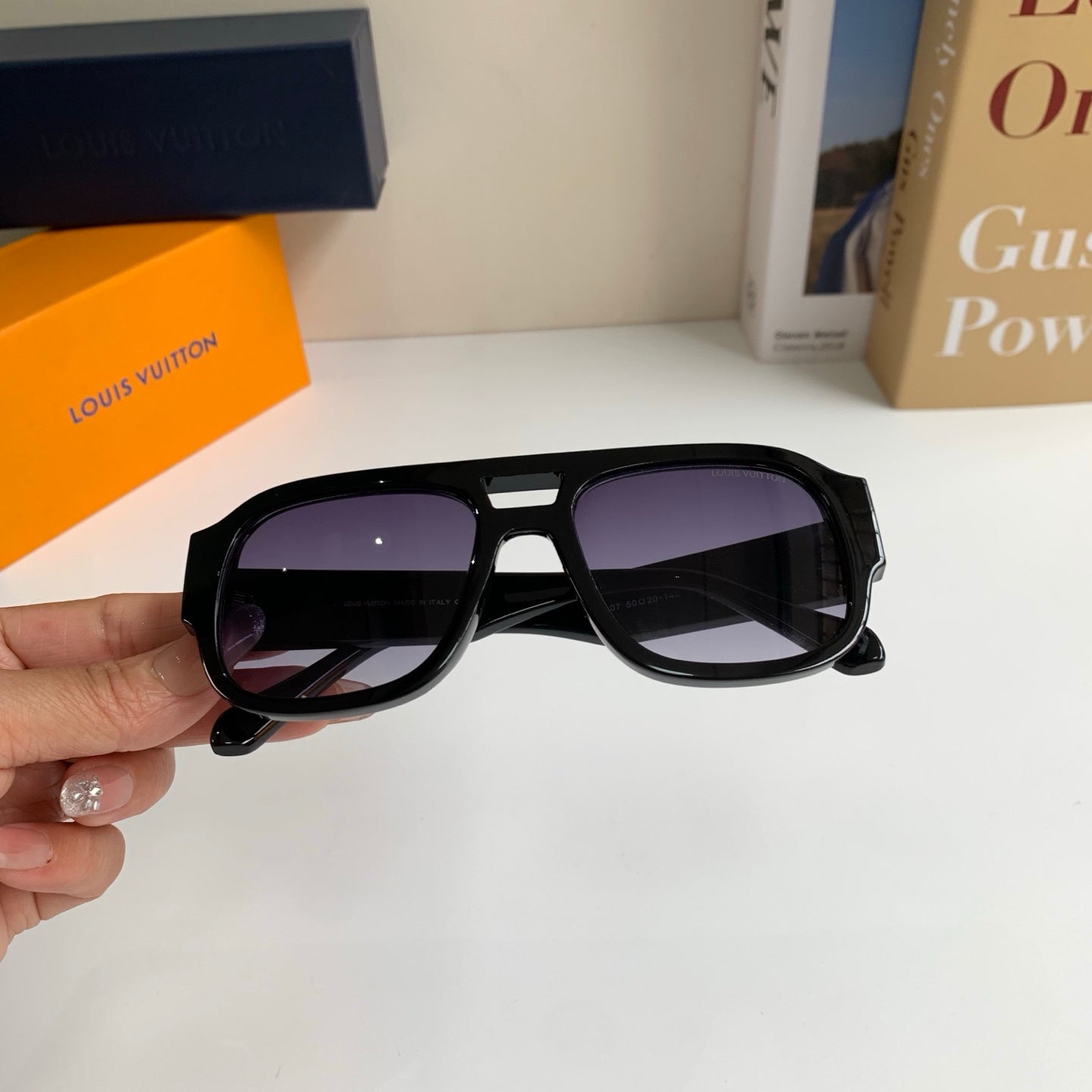 Louis Vuitton Square Black Lens Sunglasses for Men & Women - 431107 - detail image 4