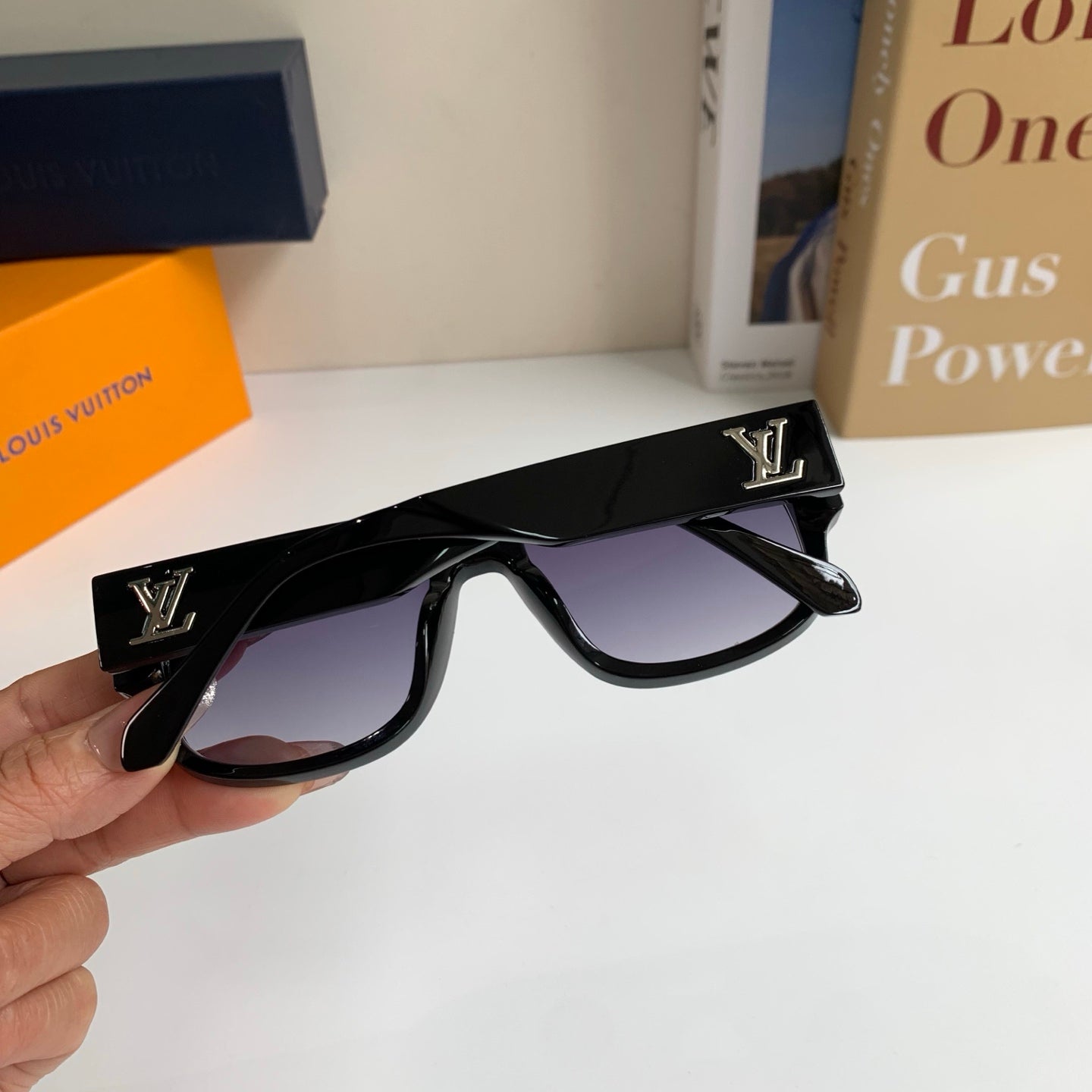 Louis Vuitton Square Black Lens Sunglasses for Men & Women - 431107 - detail image 6