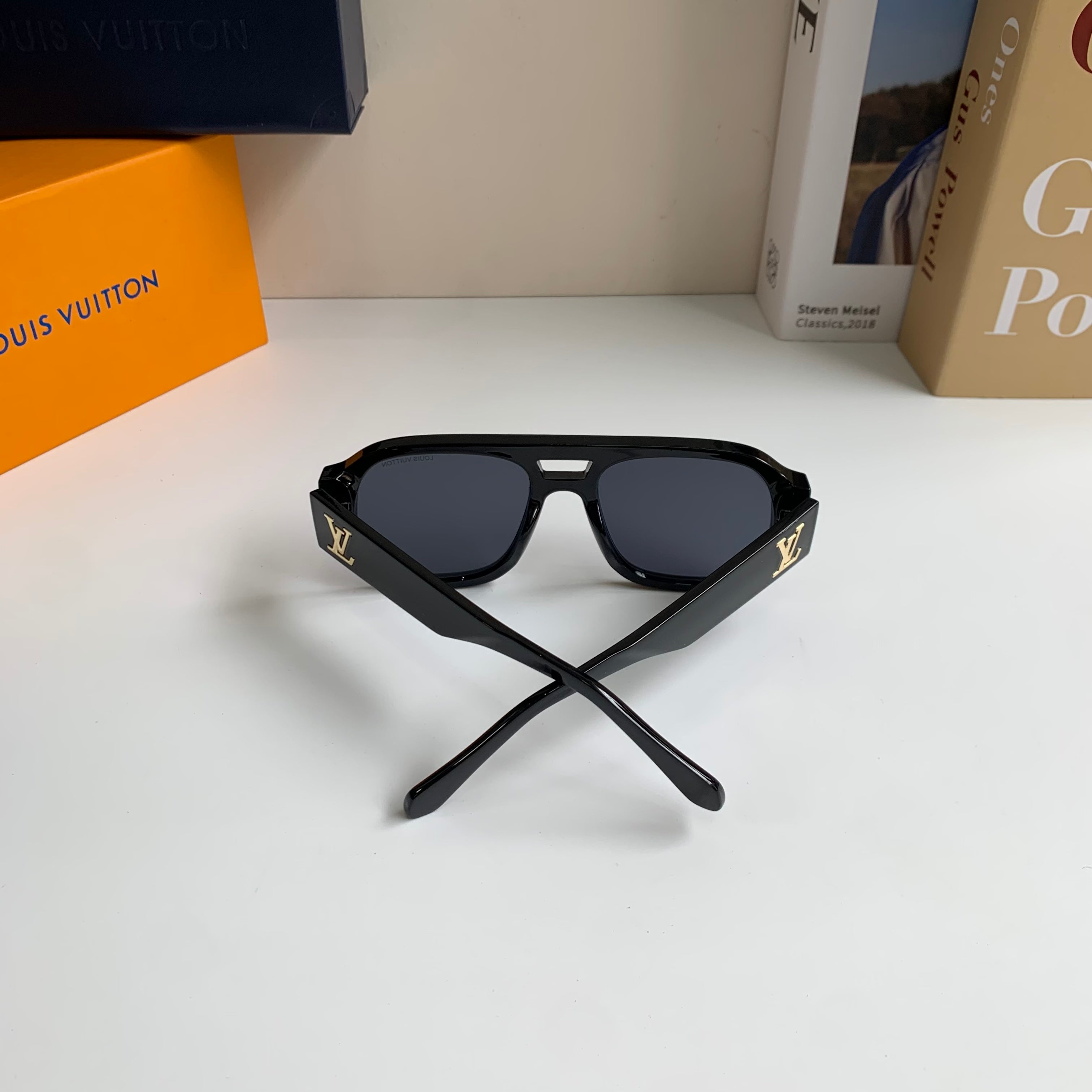 Louis Vuitton Square Black Lens Sunglasses for Men & Women - 431109 - detail image 6