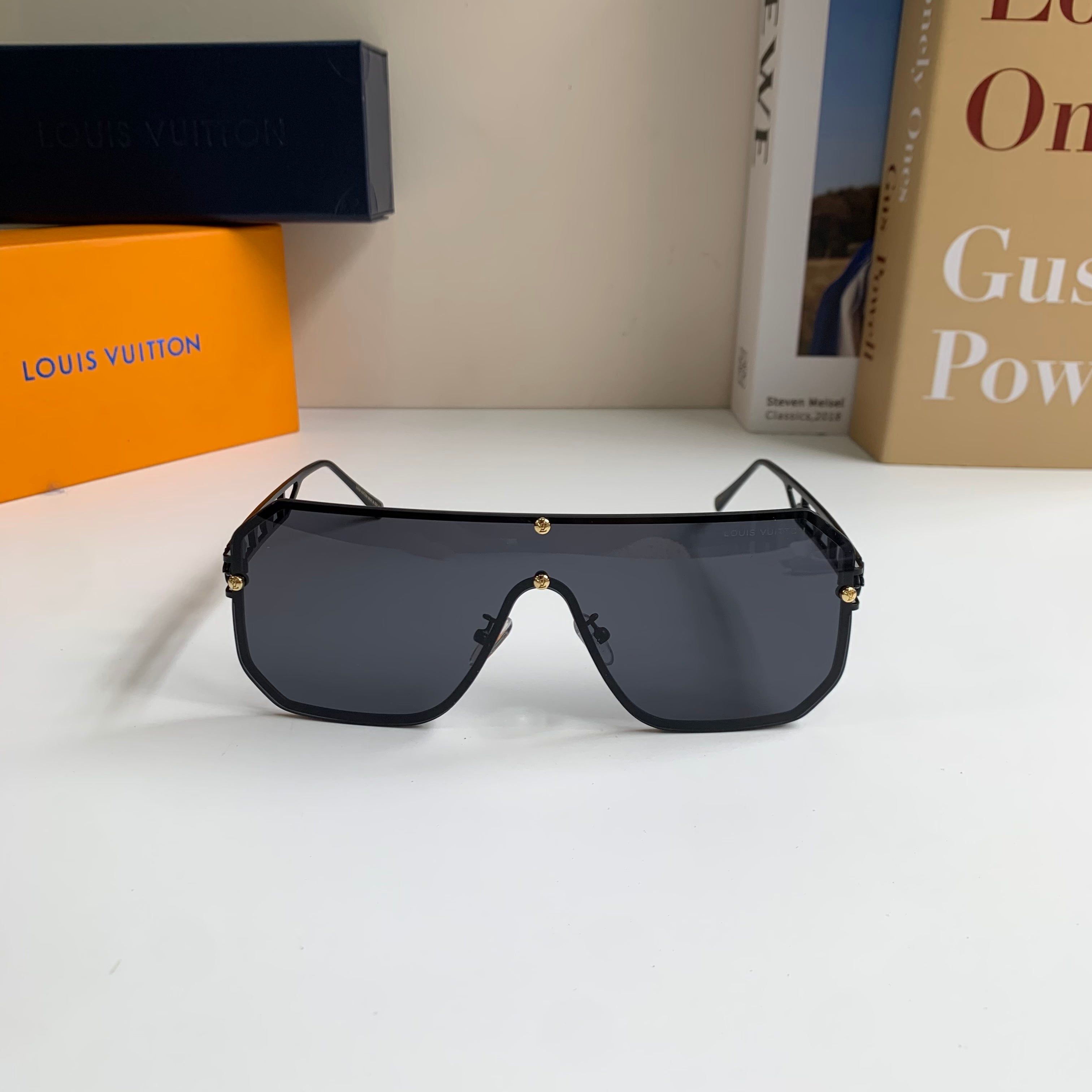 Louis Vuitton Square Black Lens Sunglasses for Men & Women - 464756 - detail image 3