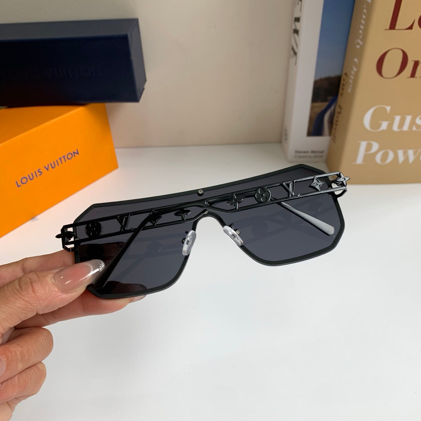 Louis Vuitton Square Black Lens Sunglasses for Men & Women - 464756 - detail image 8