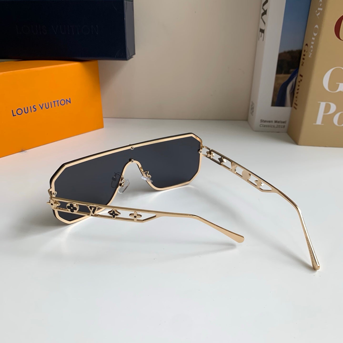 Louis Vuitton Square Black Lens Sunglasses for Men & Women - 464760 - detail image 8