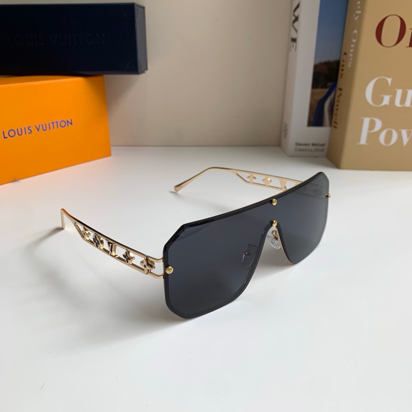 Louis Vuitton Square Black Lens Sunglasses for Men & Women - 464760