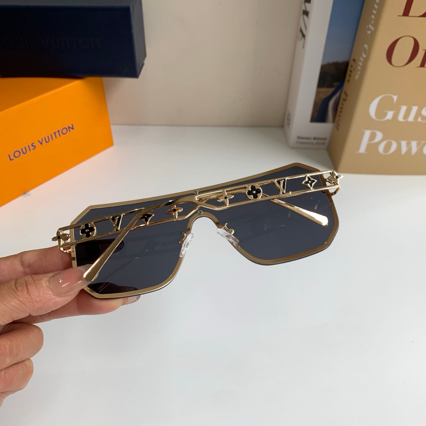 Louis Vuitton Square Black Lens Sunglasses for Men & Women - 464760 - detail image 6
