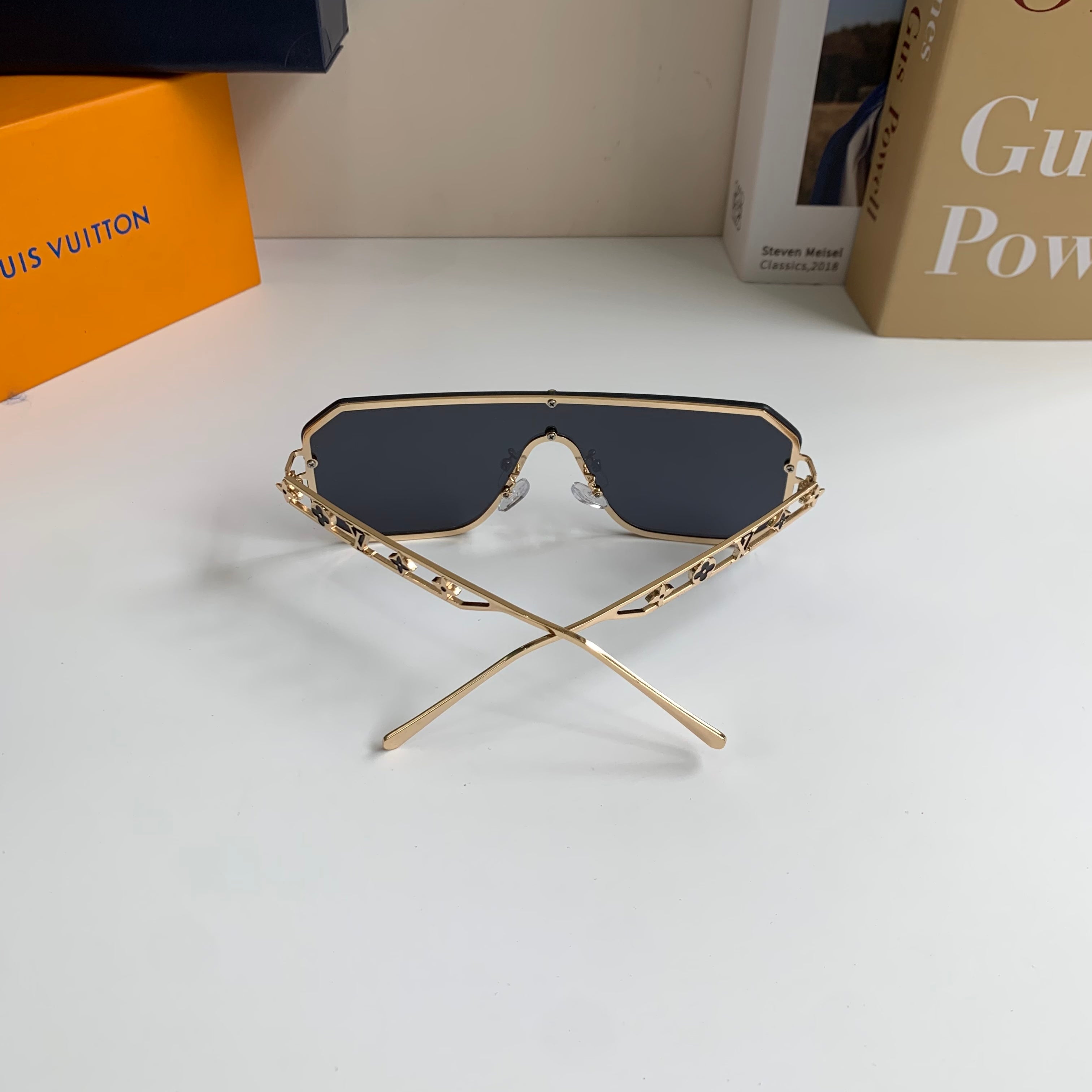 Louis Vuitton Square Black Lens Sunglasses for Men & Women - 464760 - detail image 7