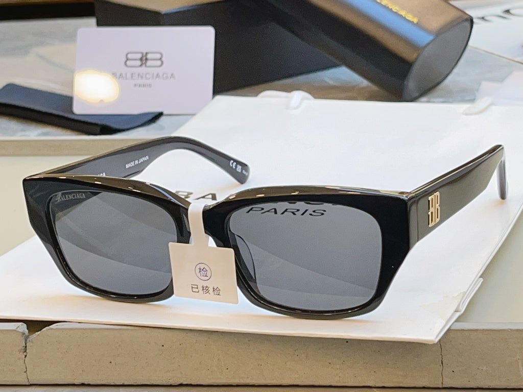 Balenciaga BB0480SK Fashion Black Lens Sunglasses for Men & Women - 487511 - detail image 2