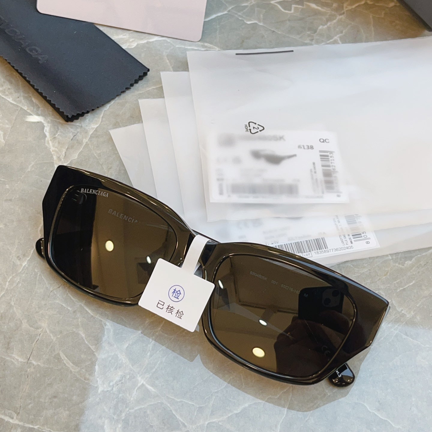 Balenciaga BB0480SK Fashion Black Lens Sunglasses for Men & Women - 487511 - detail image 3