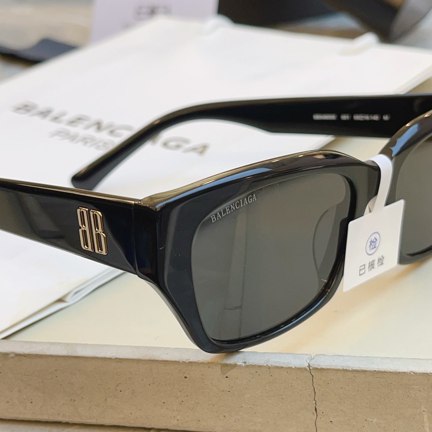 Balenciaga BB0480SK Fashion Black Lens Sunglasses for Men & Women - 487511 - detail image 7