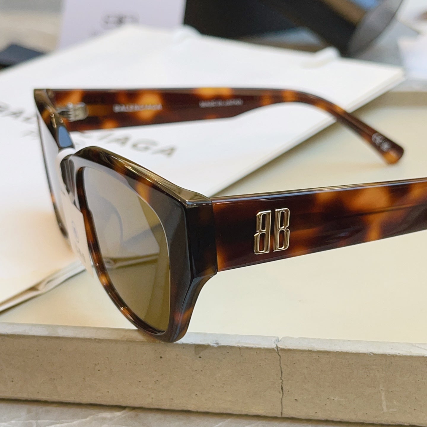 Balenciaga BB0480SK Fashion Black Lens Sunglasses for Men & Women - 487512 - detail image 4