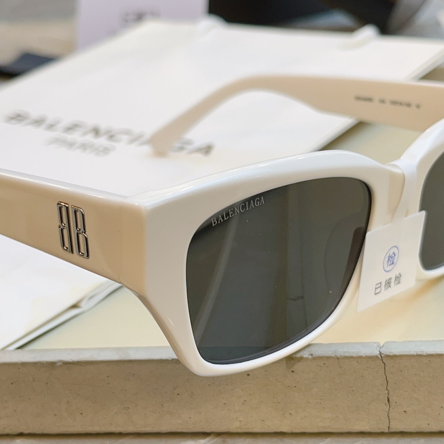 Balenciaga BB0480SK Fashion Black Lens Sunglasses for Men & Women - 487513 - detail image 6