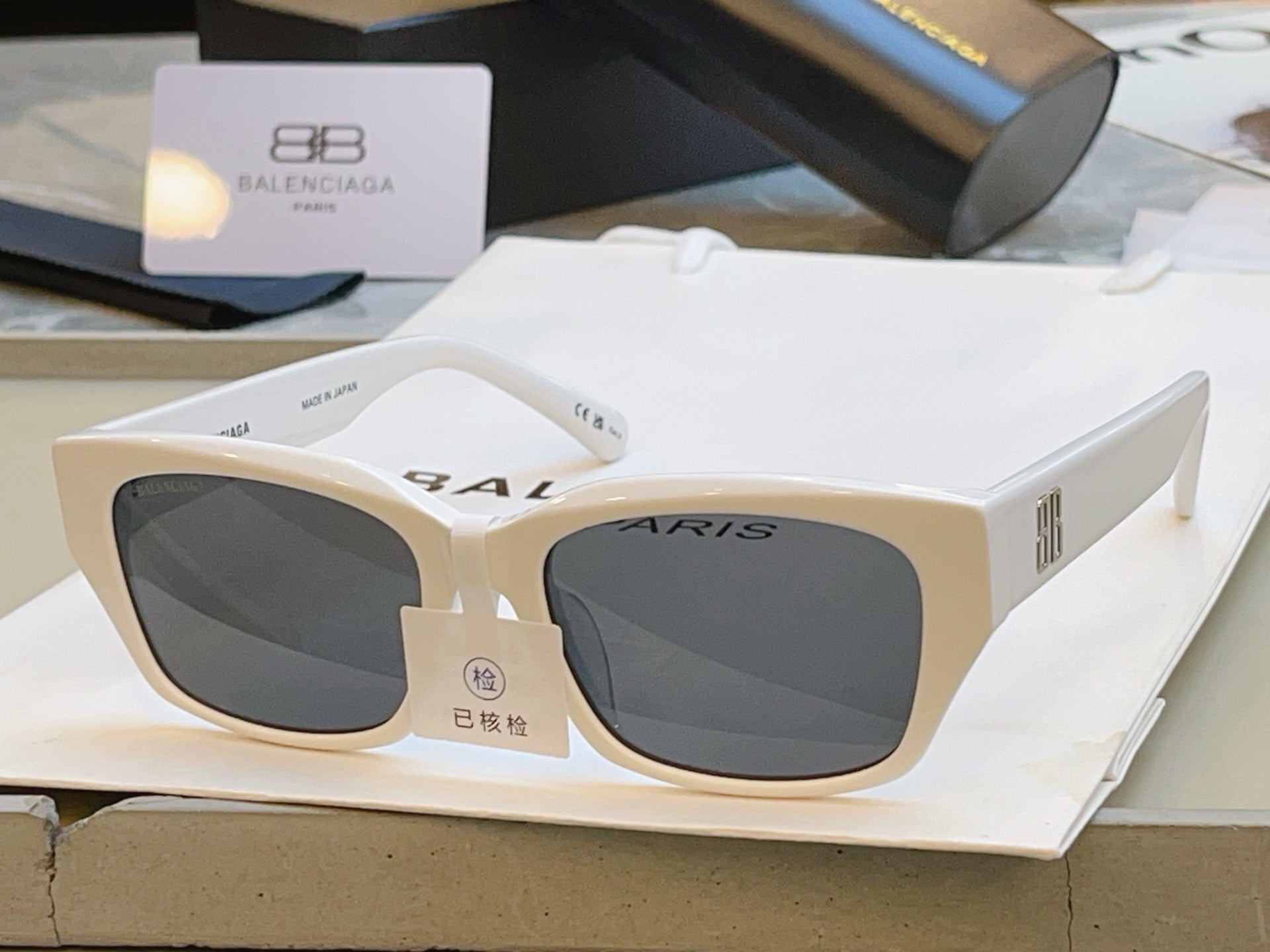 Balenciaga BB0480SK Fashion Black Lens Sunglasses for Men & Women - 487513 - detail image 2
