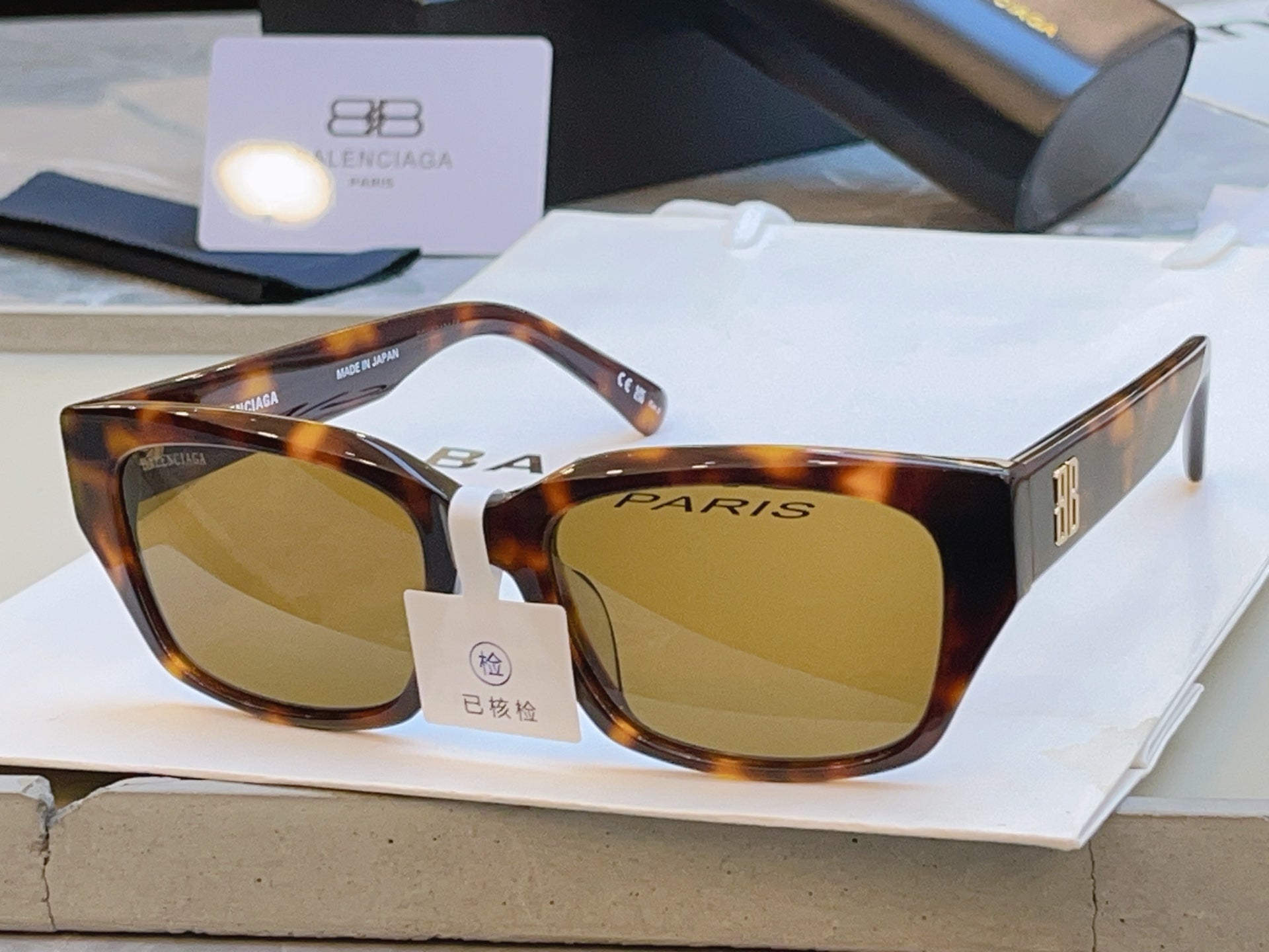 Balenciaga BB0480SK Fashion Black Lens Sunglasses for Men & Women - 487512 - detail image 2