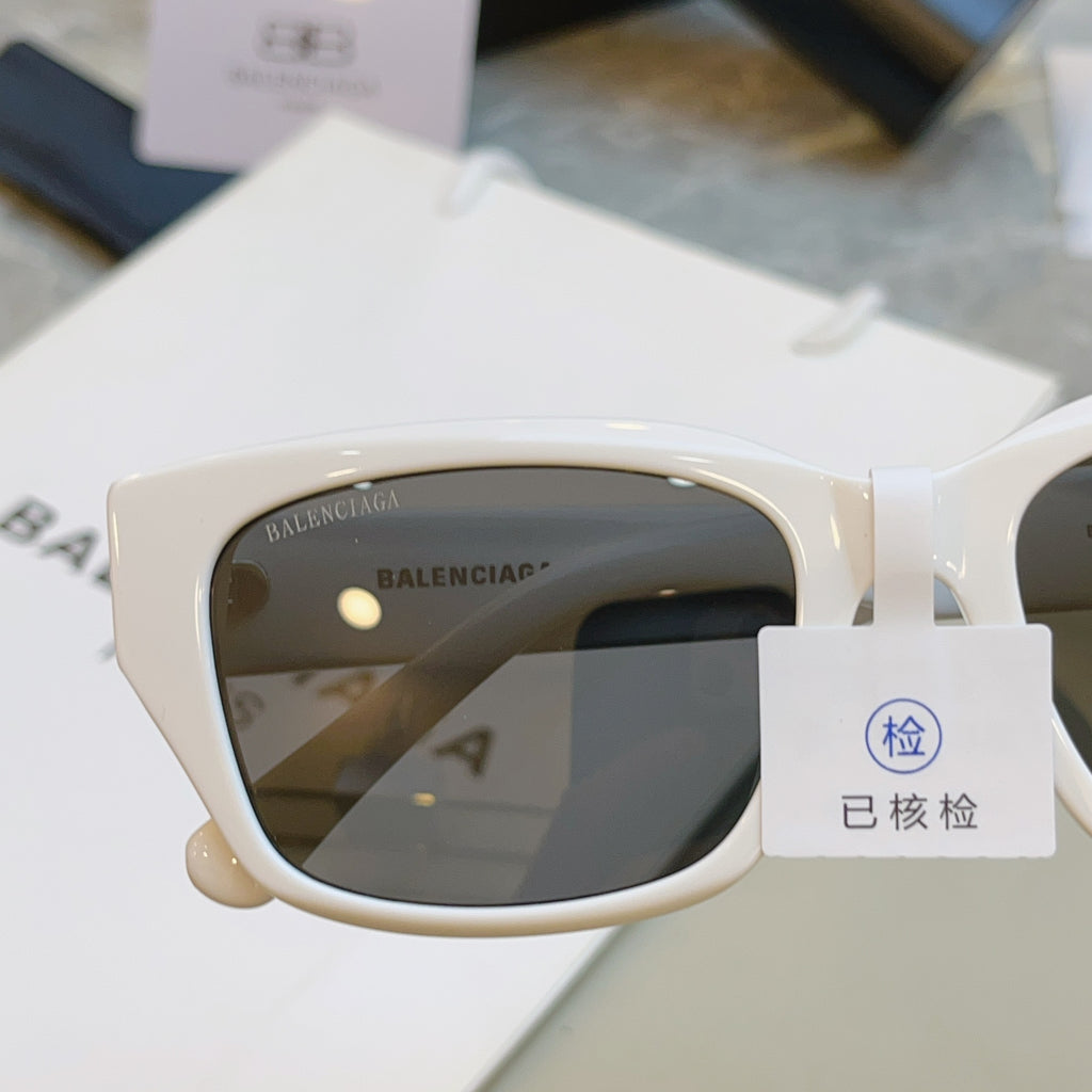 Balenciaga BB0480SK Fashion Black Lens Sunglasses for Men & Women - 487513 - detail image 4